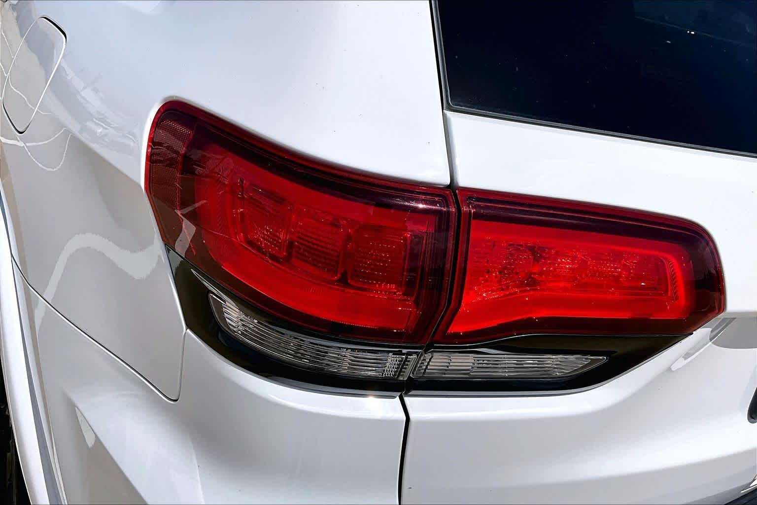 2019 Jeep Grand Cherokee Altitude Bright White Clearcoat at Friendly Ford Crosby