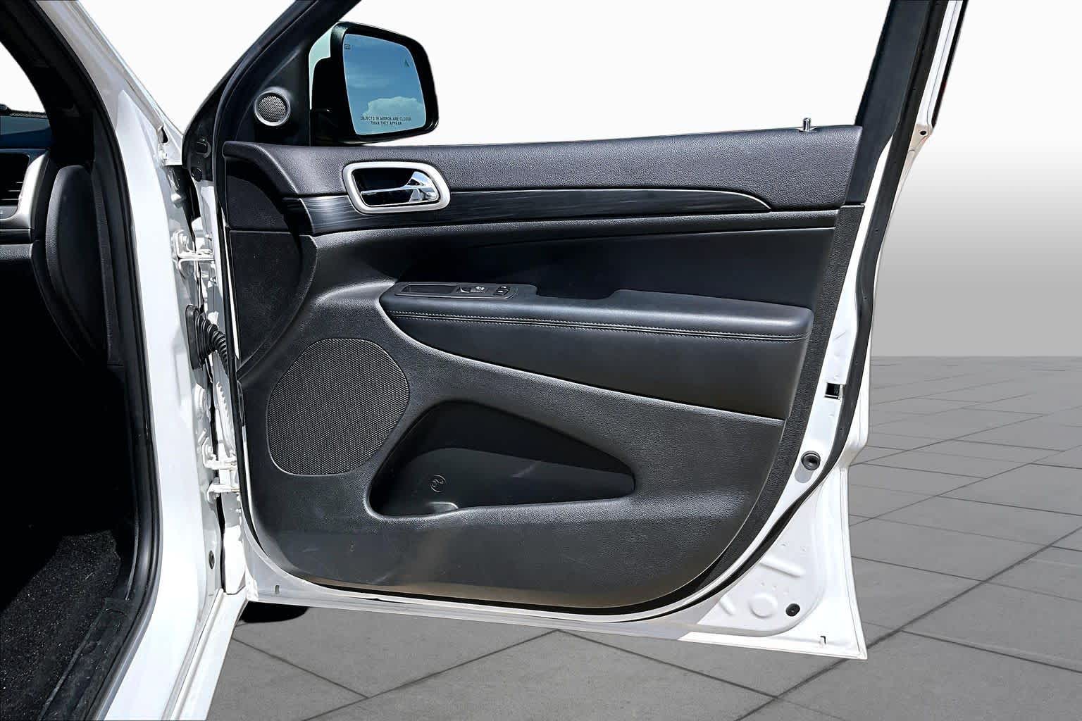 2019 Jeep Grand Cherokee Altitude Bright White Clearcoat at Friendly Ford Crosby