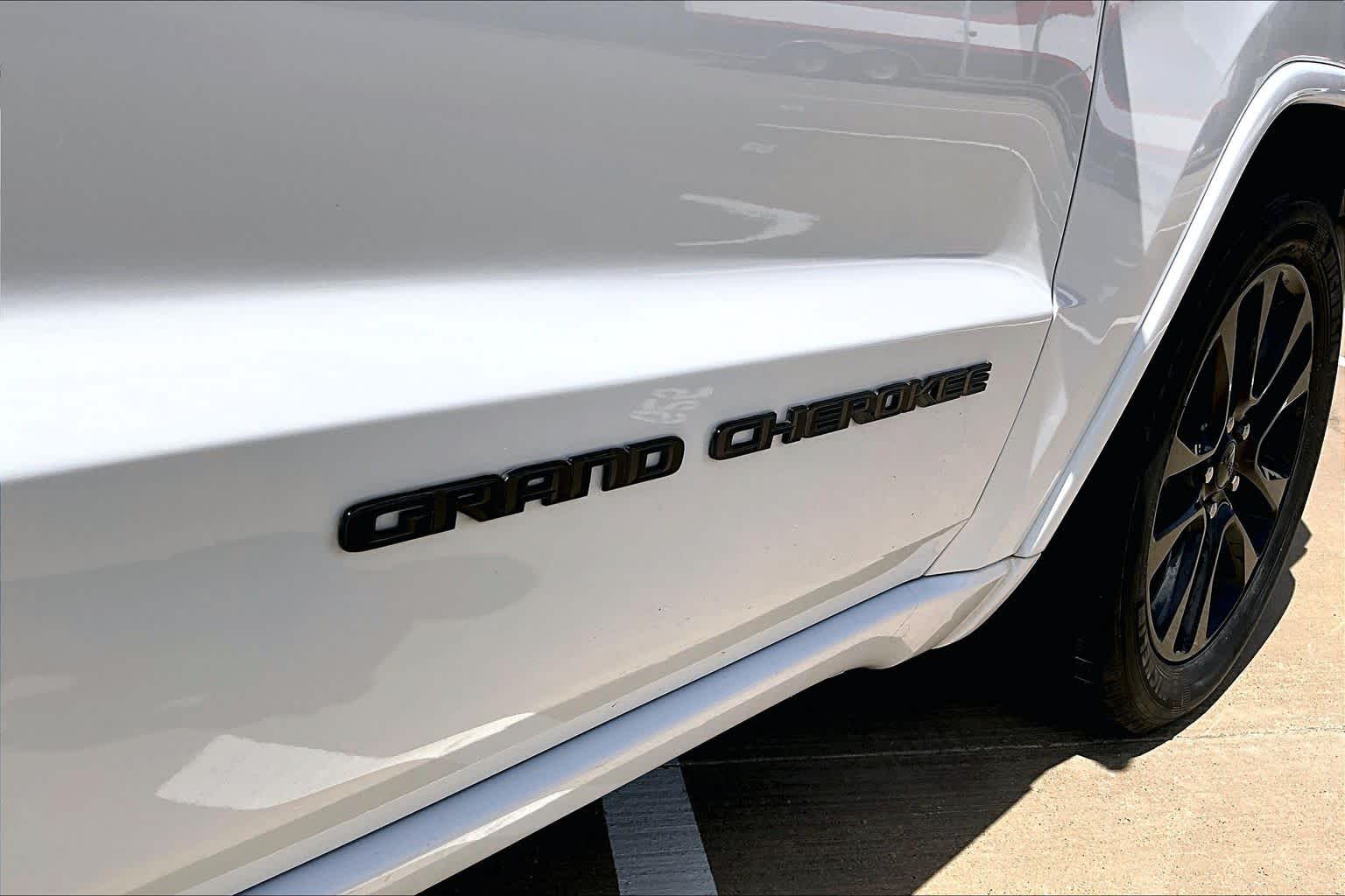 2019 Jeep Grand Cherokee Altitude Bright White Clearcoat at Friendly Ford Crosby
