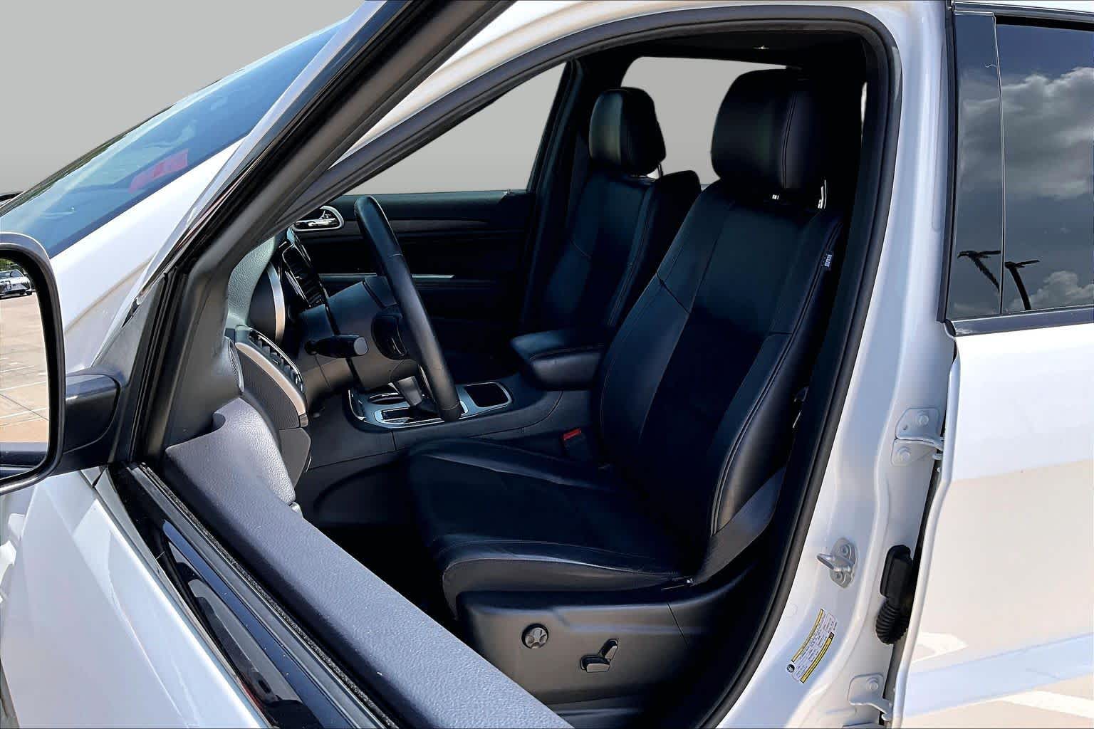 2019 Jeep Grand Cherokee Altitude Bright White Clearcoat at Friendly Ford Crosby