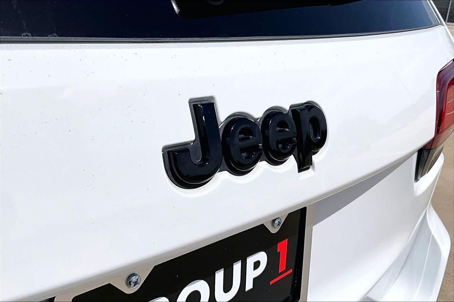 2019 Jeep Grand Cherokee Altitude Bright White Clearcoat at Friendly Ford Crosby