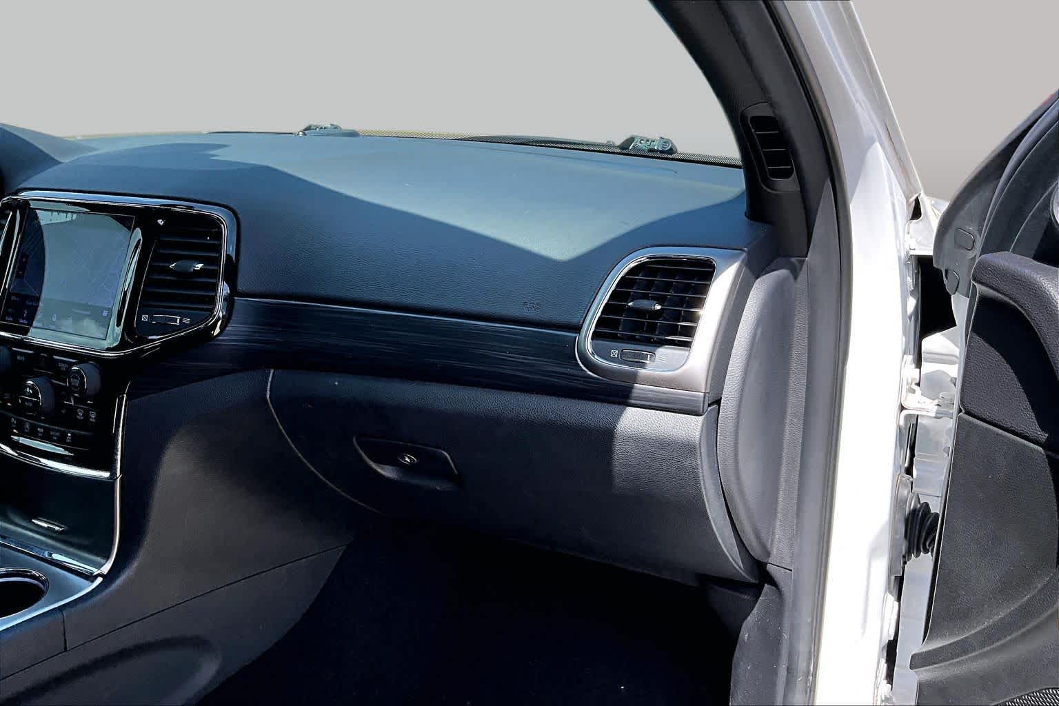 2019 Jeep Grand Cherokee Altitude Bright White Clearcoat at Friendly Ford Crosby
