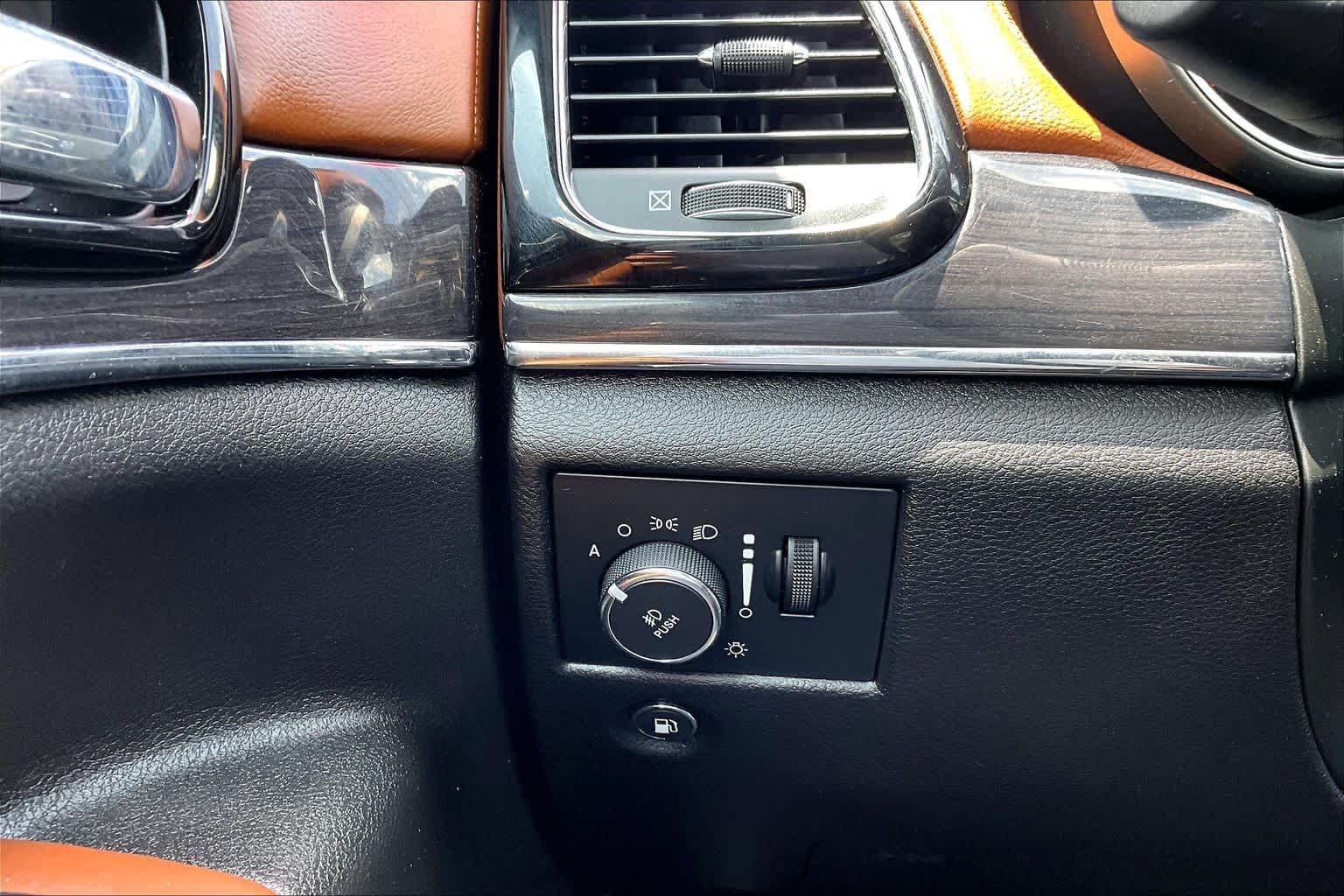 2020 Jeep Grand Cherokee Overland Bright White Clearcoat at AutoNation USA Houston