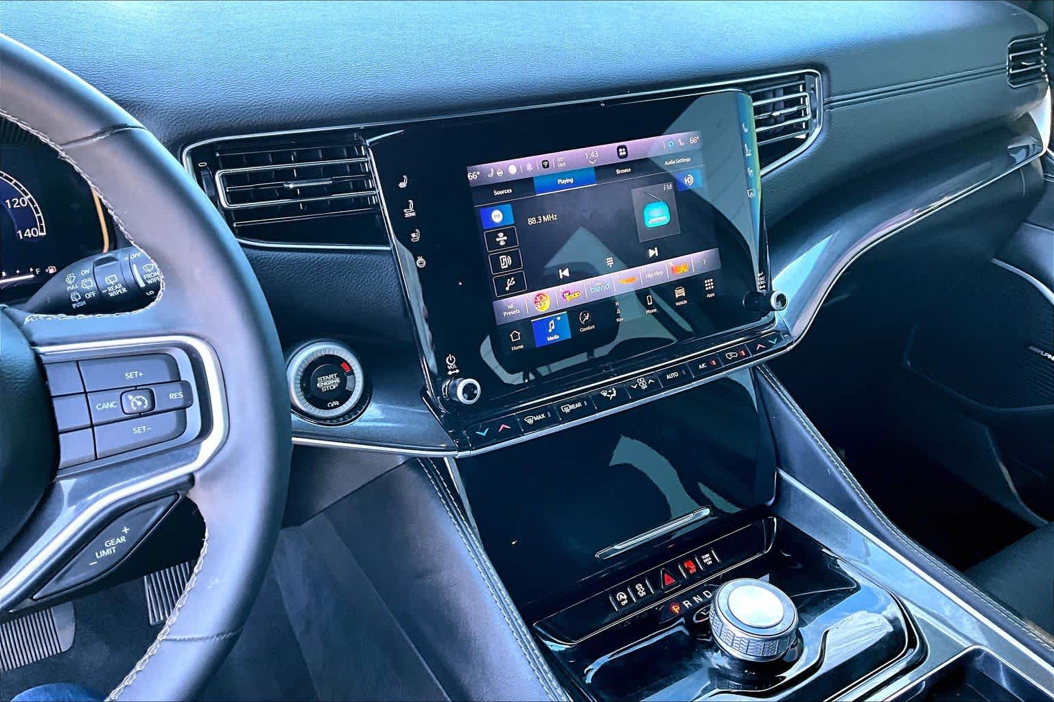 2023 Jeep Wagoneer - 6