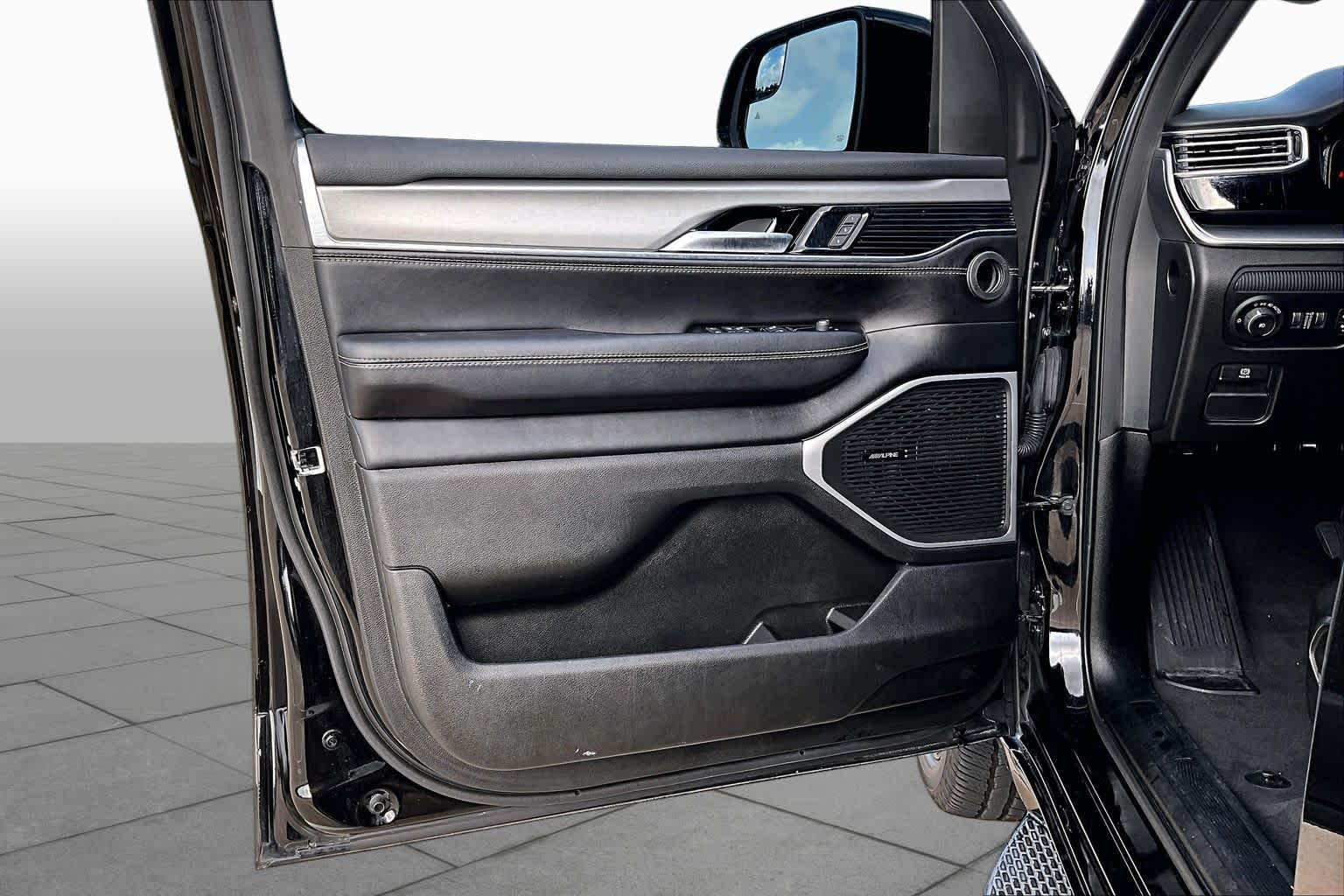 2023 Jeep Wagoneer Series II Carbide Diamond Black Crystal Pearlcoat at HGreg Houston