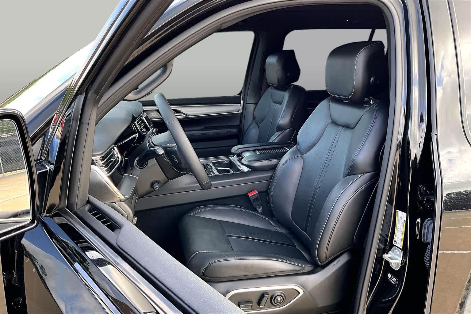 2023 Jeep Wagoneer Series II Carbide Diamond Black Crystal Pearlcoat at HGreg Houston