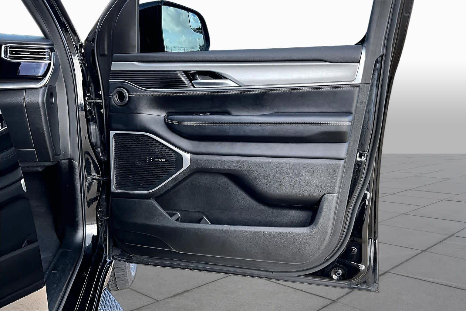 2023 Jeep Wagoneer Series II Carbide Diamond Black Crystal Pearlcoat at HGreg Houston