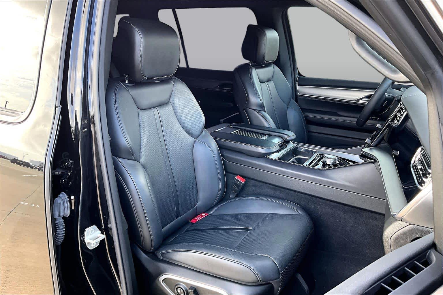 2023 Jeep Wagoneer Series II Carbide Diamond Black Crystal Pearlcoat at HGreg Houston