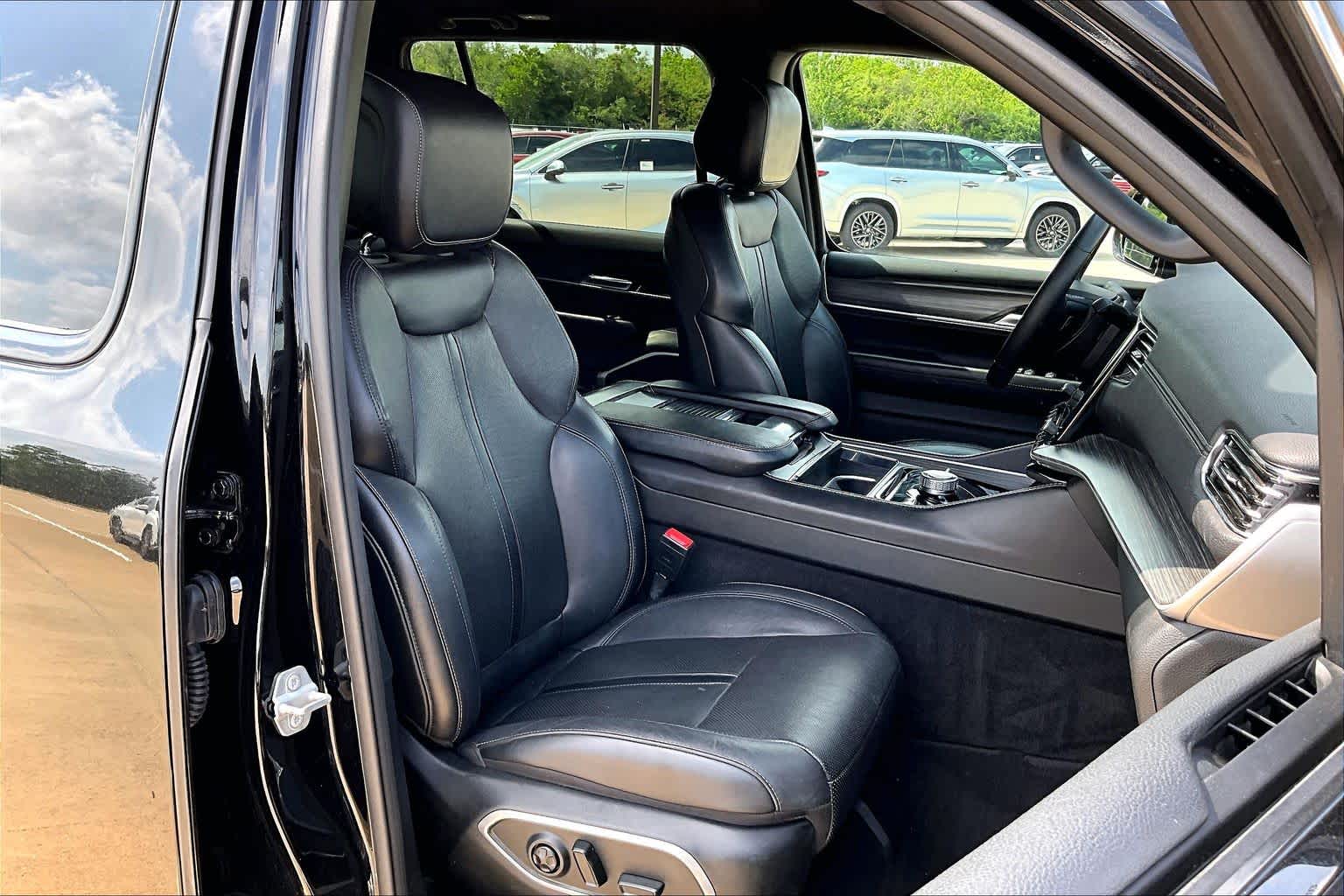 2023 Jeep Wagoneer Series II Diamond Black Crystal Pearlcoat at Group 1 Toyota Southwest
