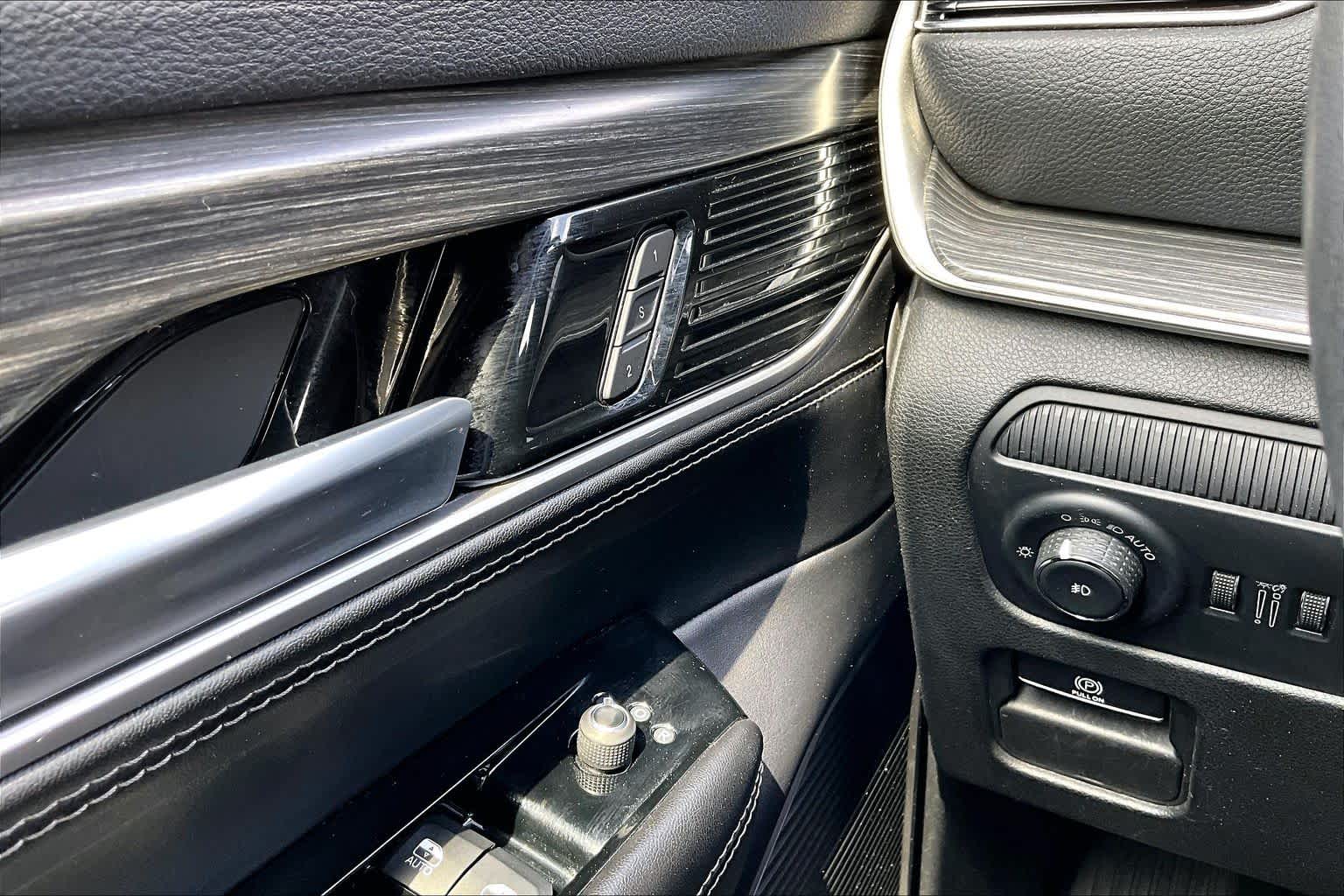 2023 Jeep Wagoneer Series II Diamond Black Crystal Pearlcoat at Group 1 Toyota Southwest