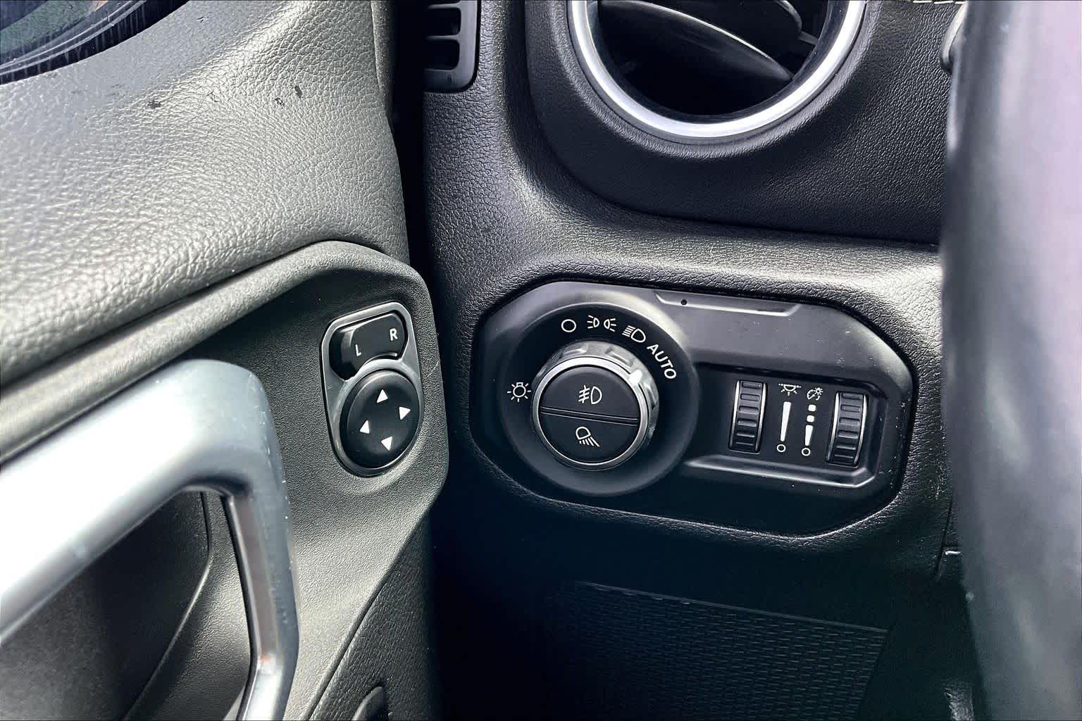 2021 Jeep Gladiator Overland Granite Crystal Metallic Clearcoat at Honda of Clear Lake