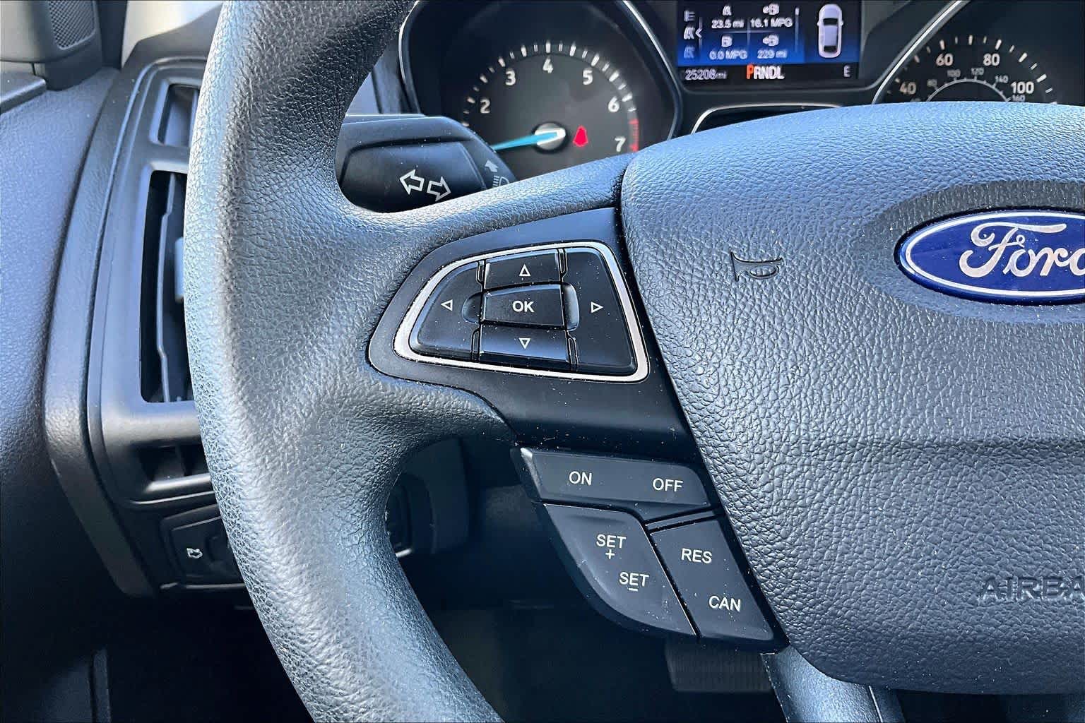 2018 Ford Focus photo 24 of 36