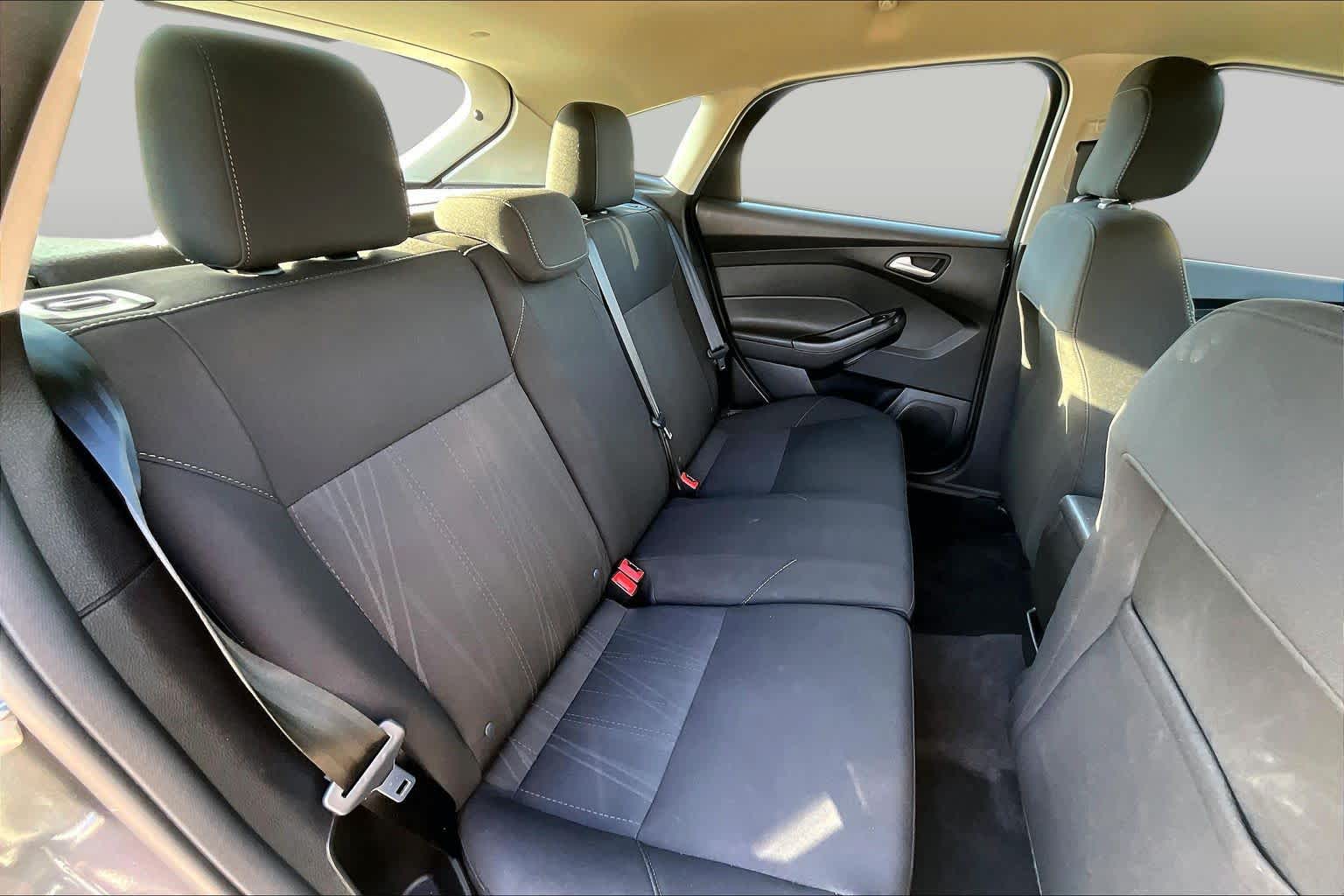 2018 Ford Focus photo 20 of 36