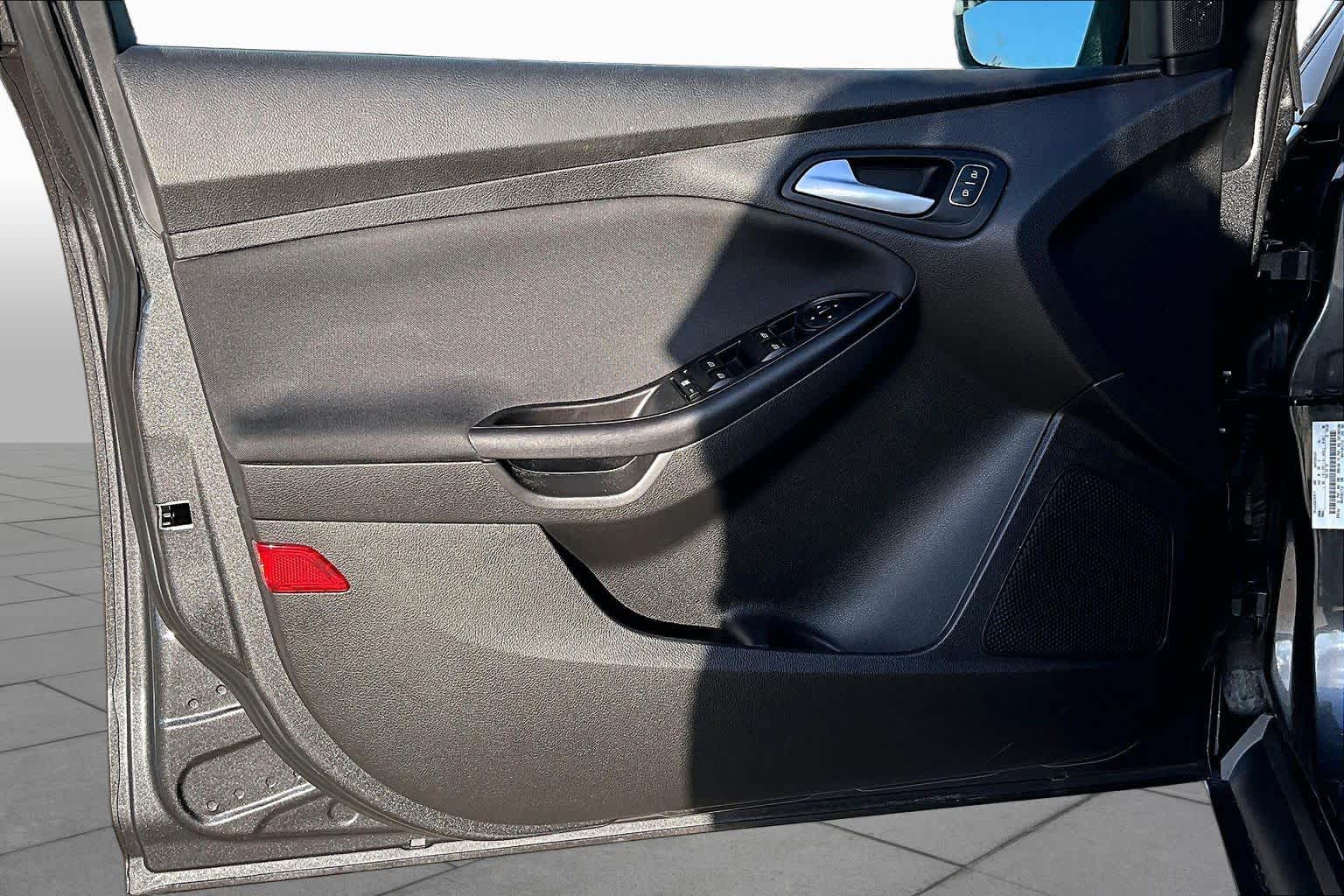 2018 Ford Focus photo 22 of 36