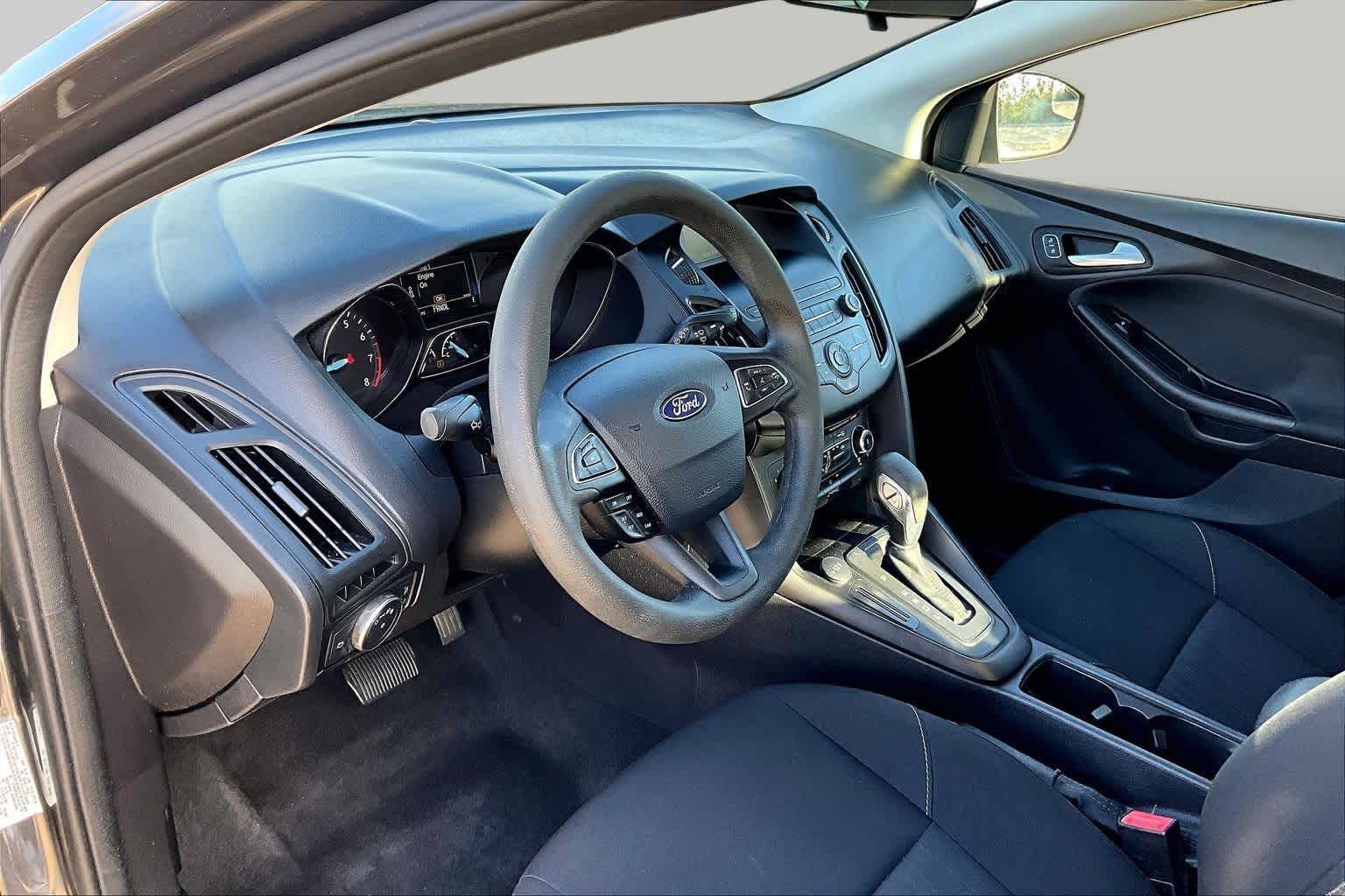 2018 Ford Focus photo 18 of 36