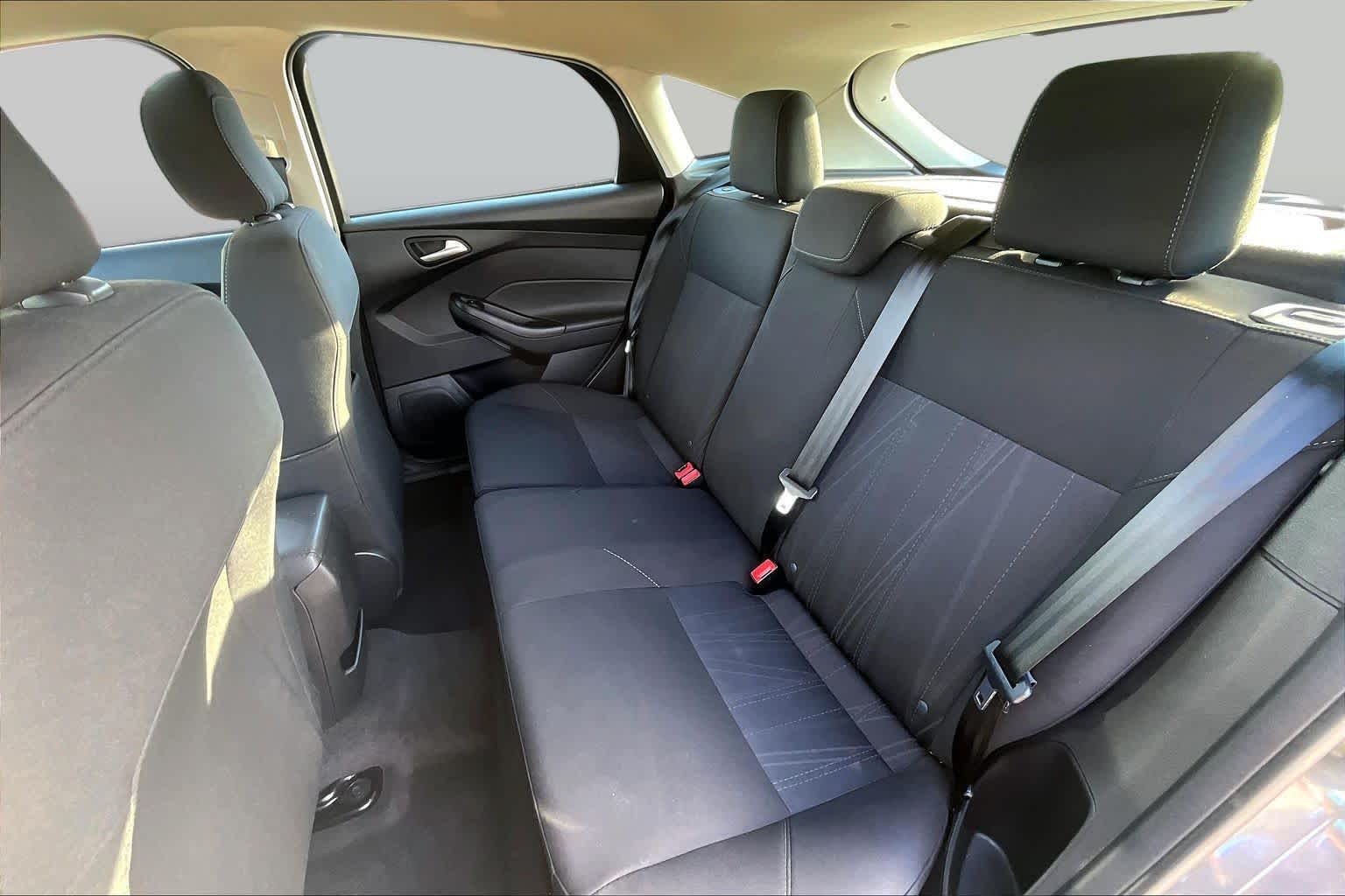 2018 Ford Focus photo 21 of 36