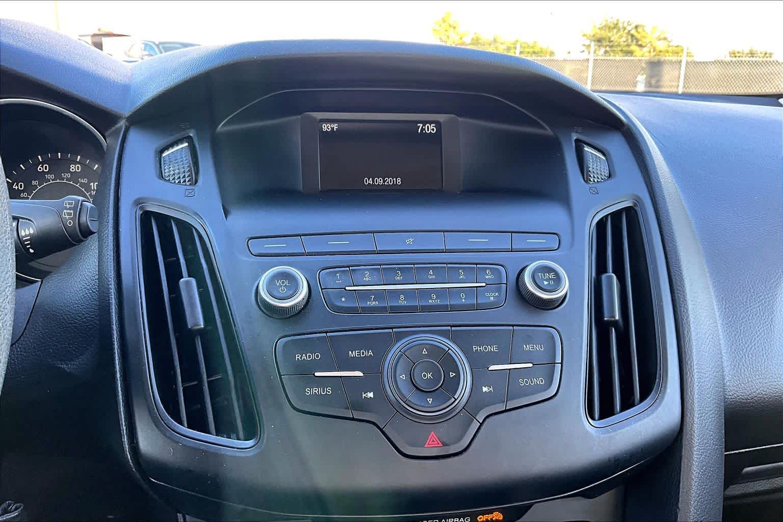 2018 Ford Focus photo 33 of 36