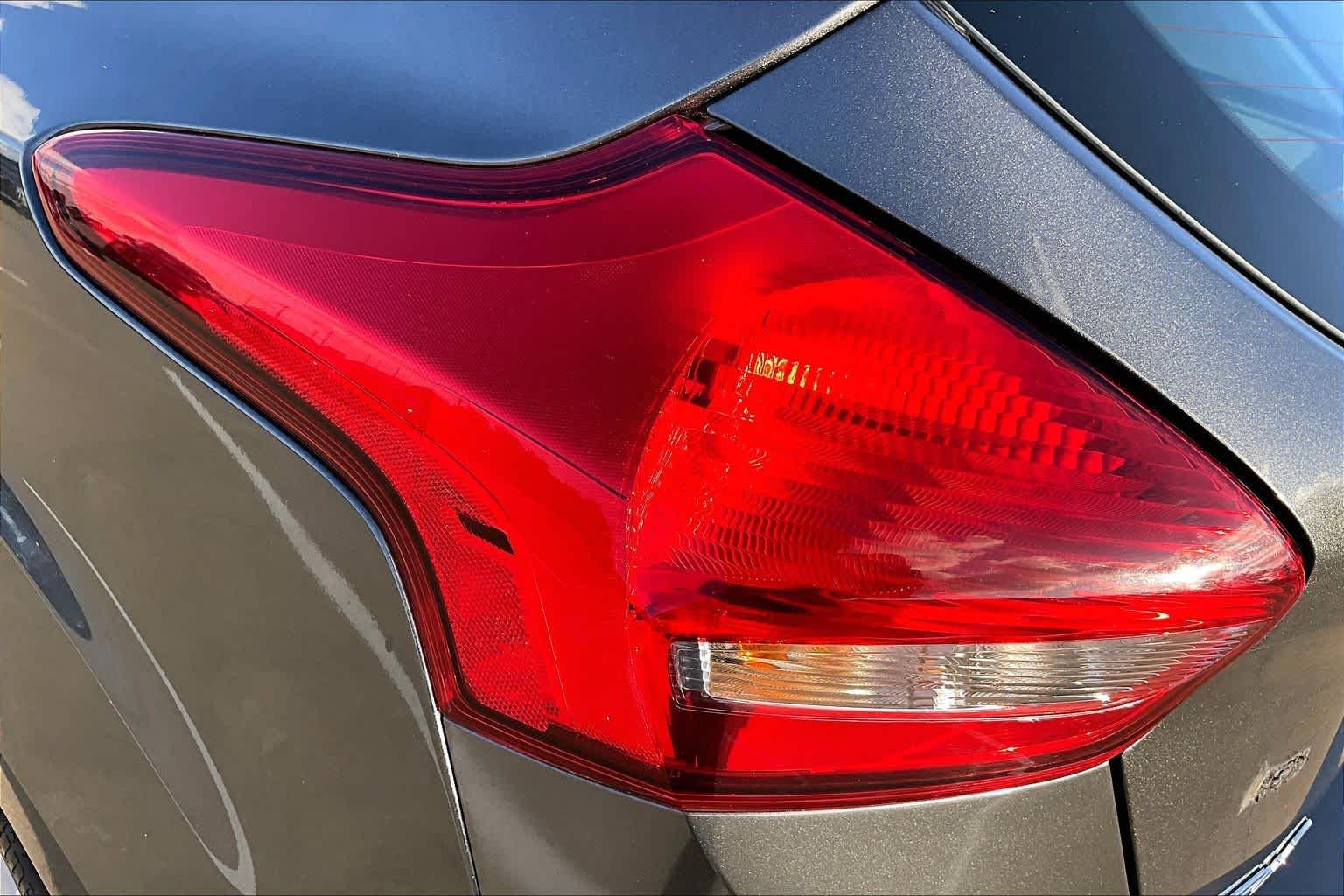 2018 Ford Focus photo 28 of 36