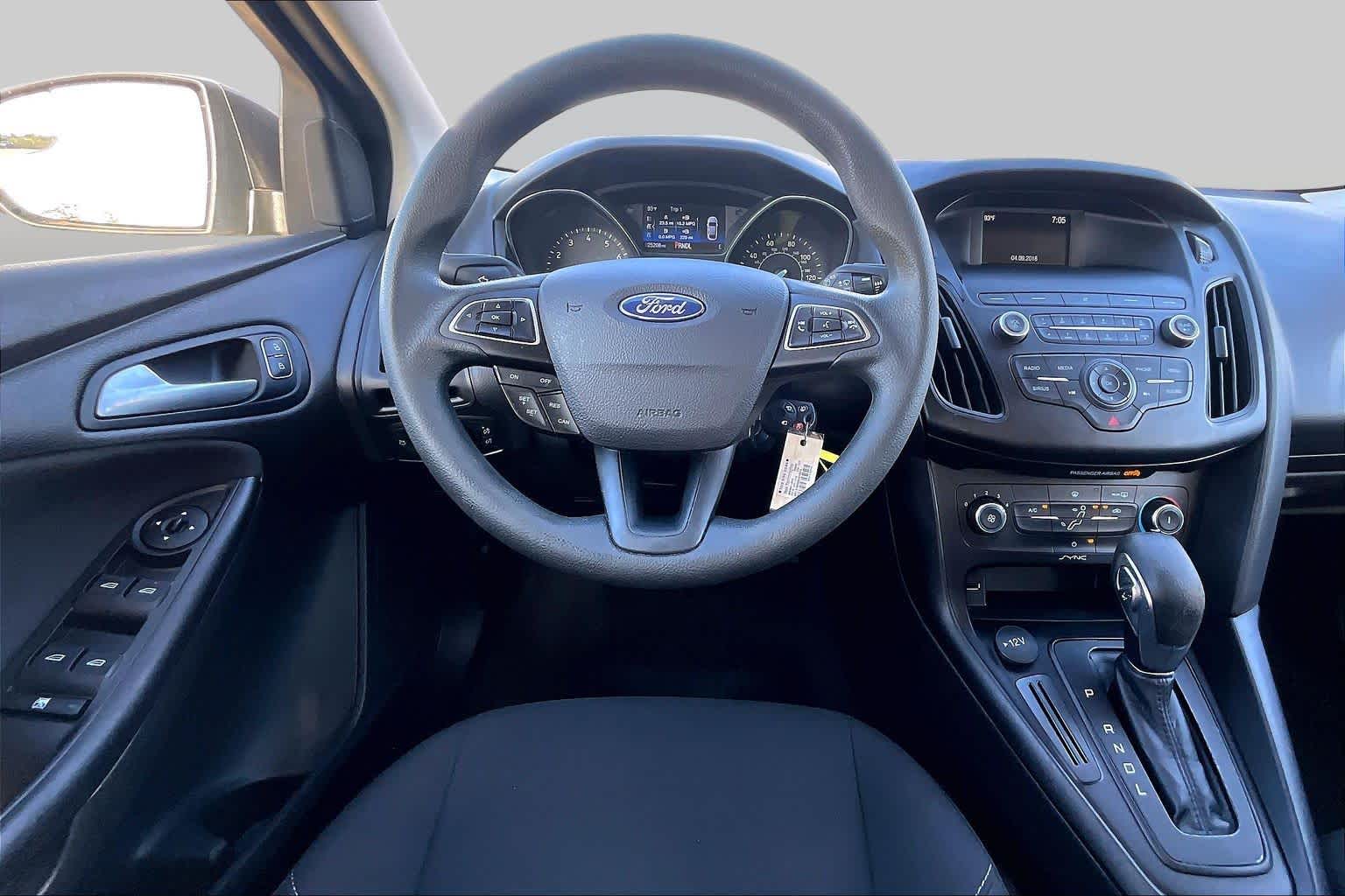 2018 Ford Focus photo 6 of 36