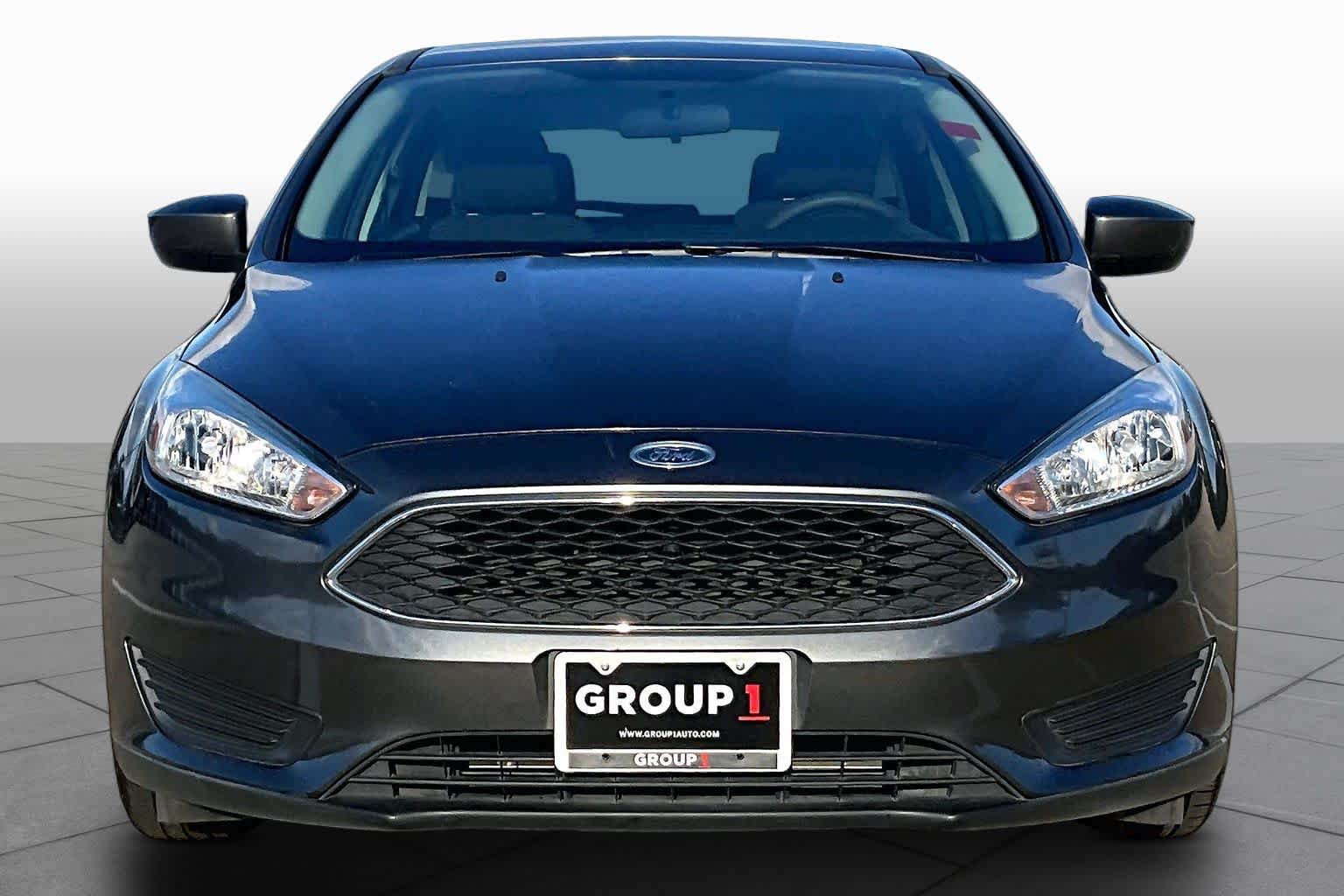 2018 Ford Focus photo 4 of 36