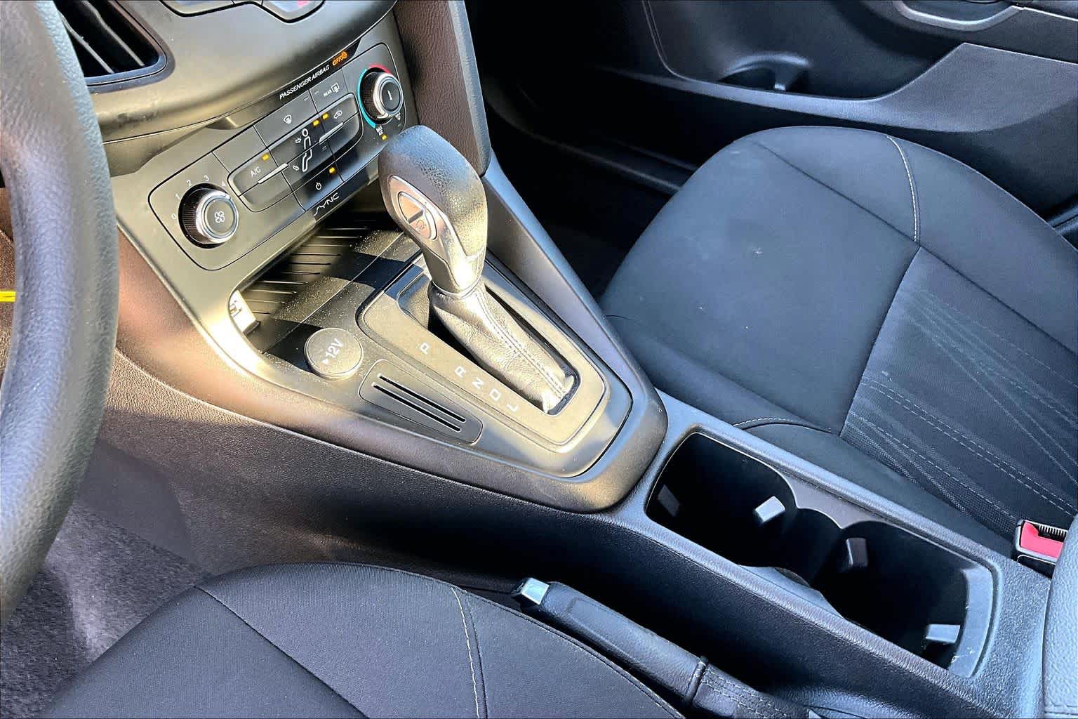 2018 Ford Focus photo 17 of 36