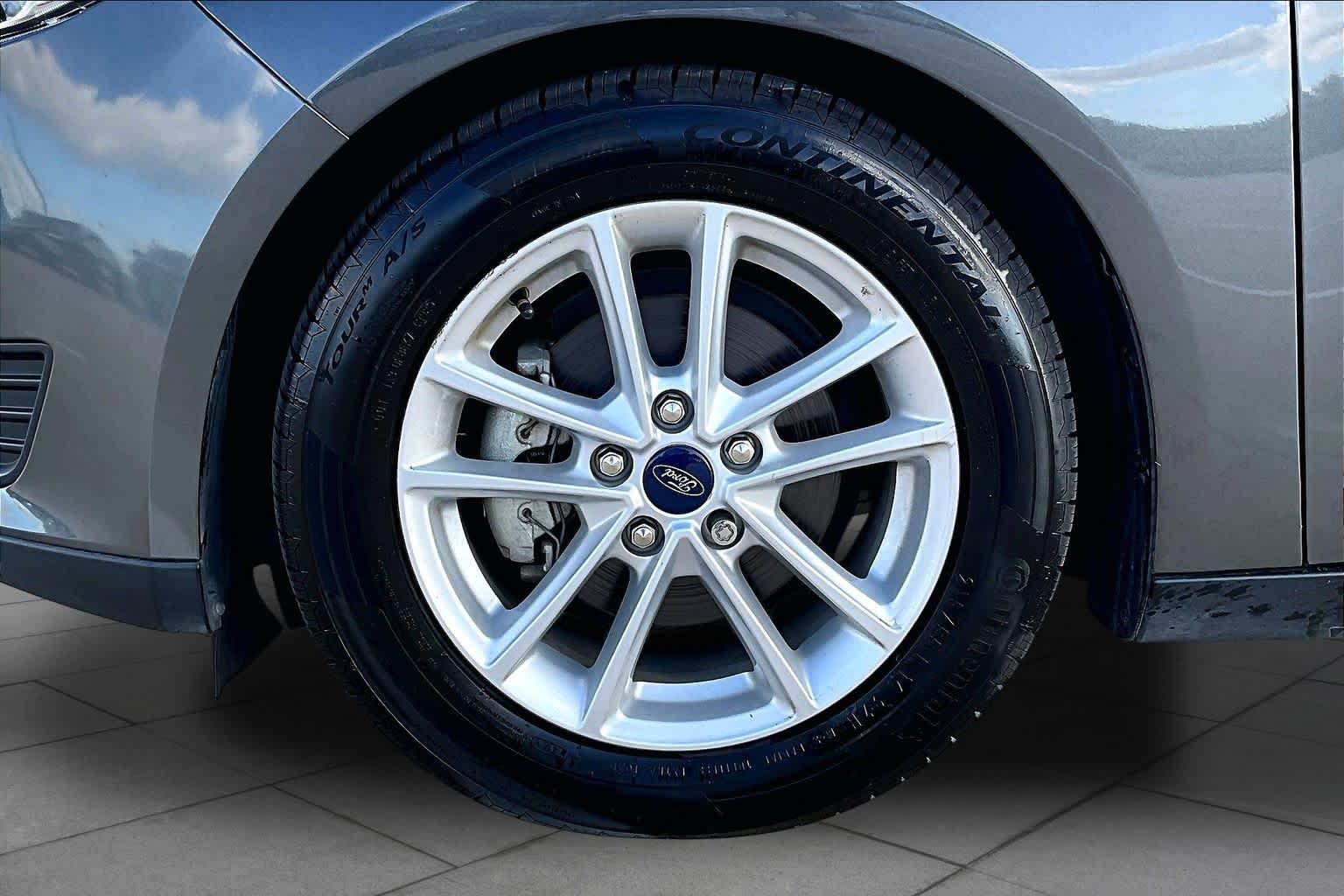 2018 Ford Focus photo 11 of 36
