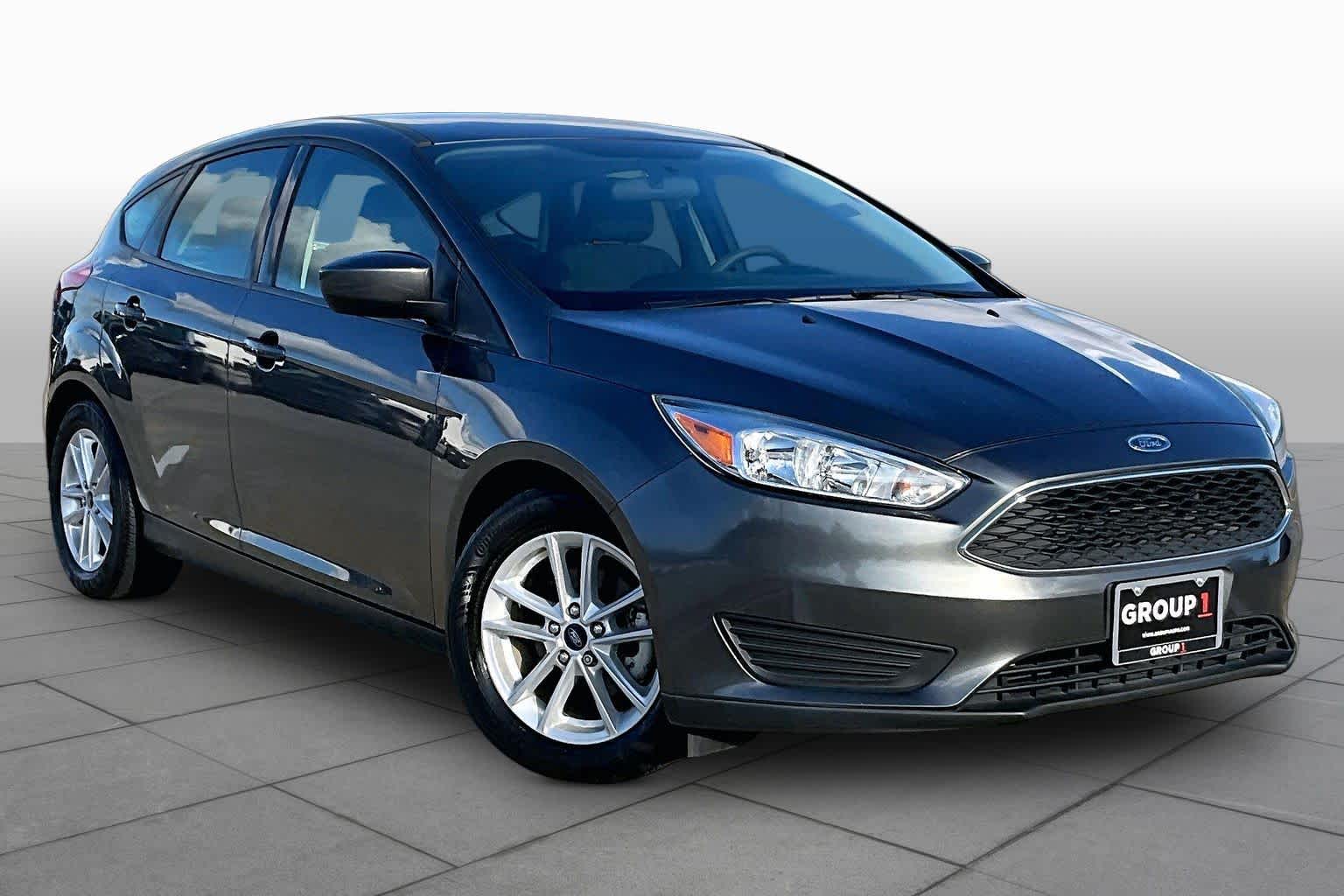 2018 Ford Focus photo 3 of 36