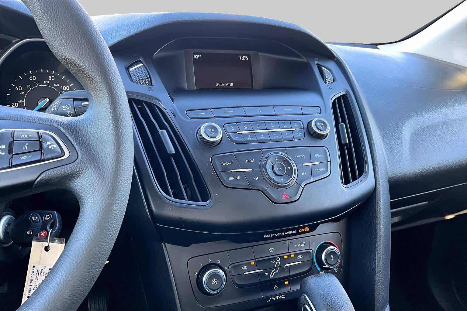 2018 Ford Focus photo 7 of 36