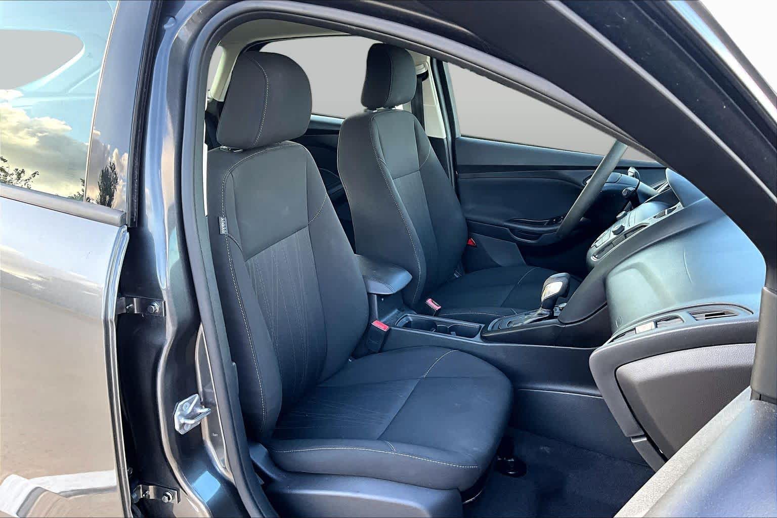 2018 Ford Focus photo 9 of 36