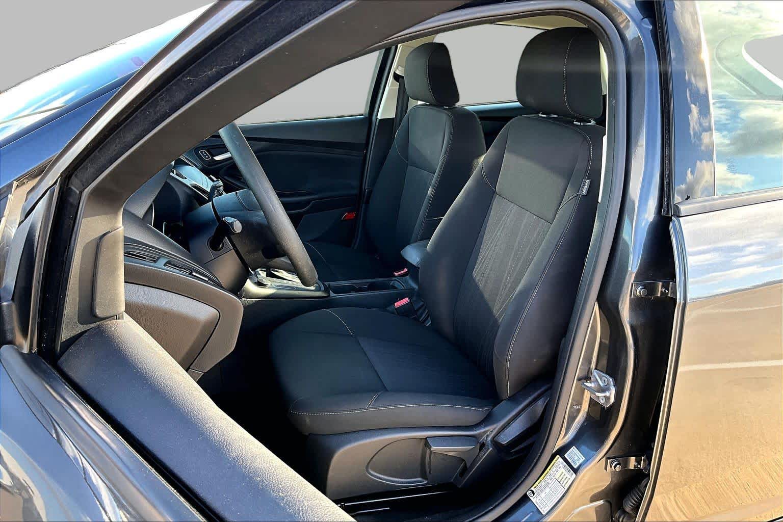 2018 Ford Focus photo 8 of 36