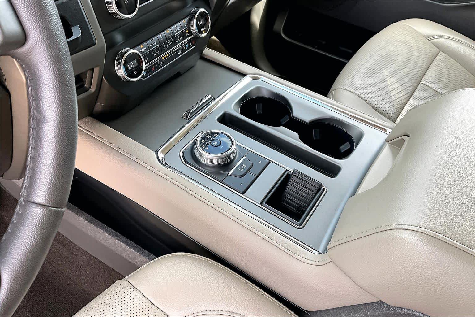 2019 Ford Expedition photo 17 of 37