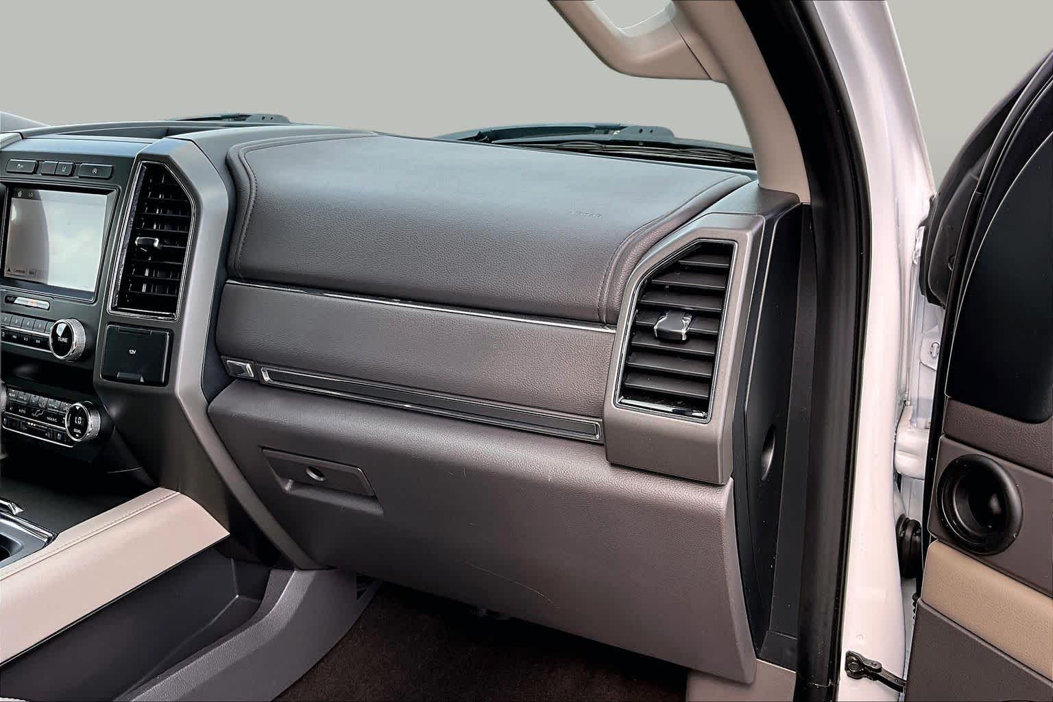 2019 Ford Expedition photo 19 of 37