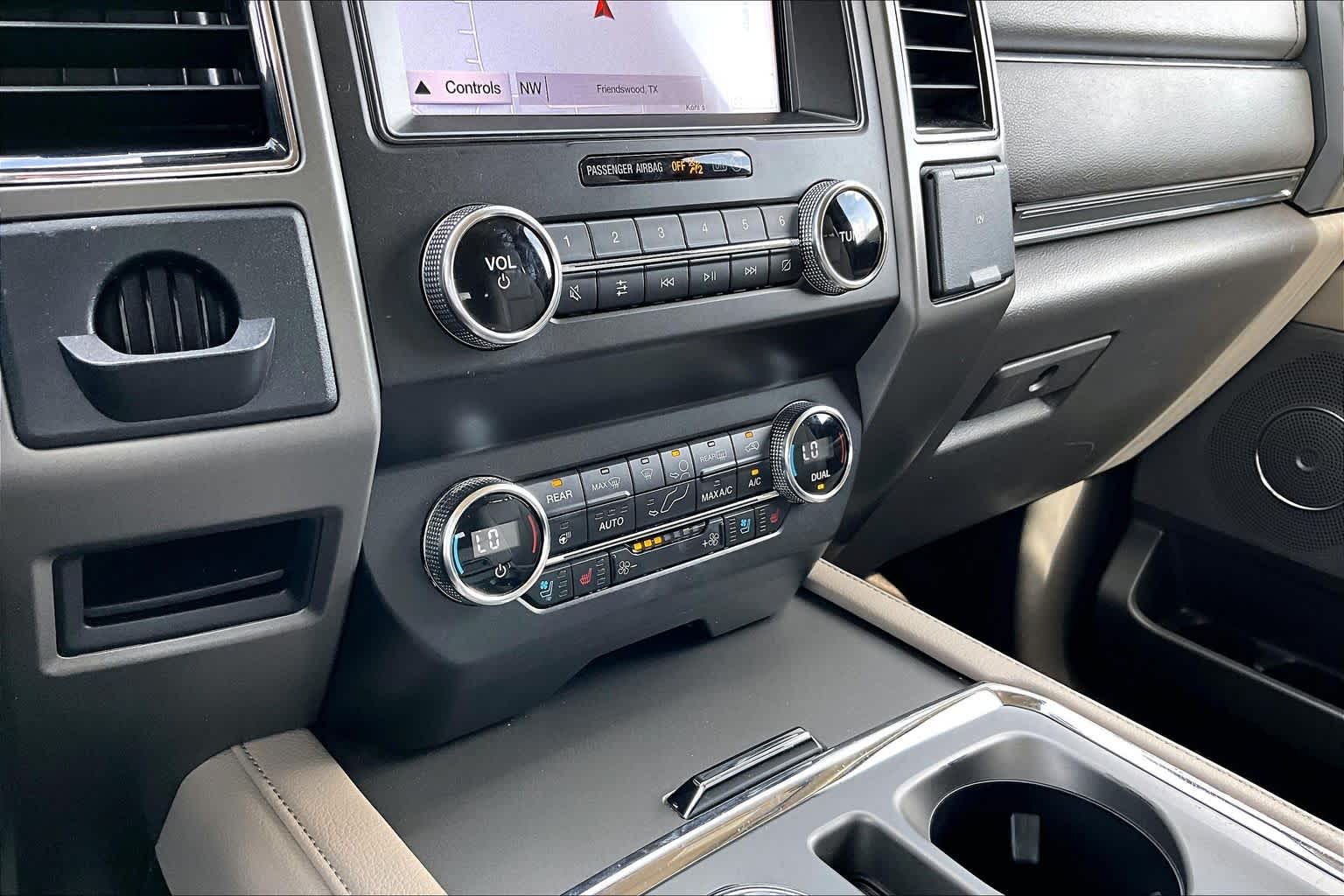 2019 Ford Expedition photo 35 of 37