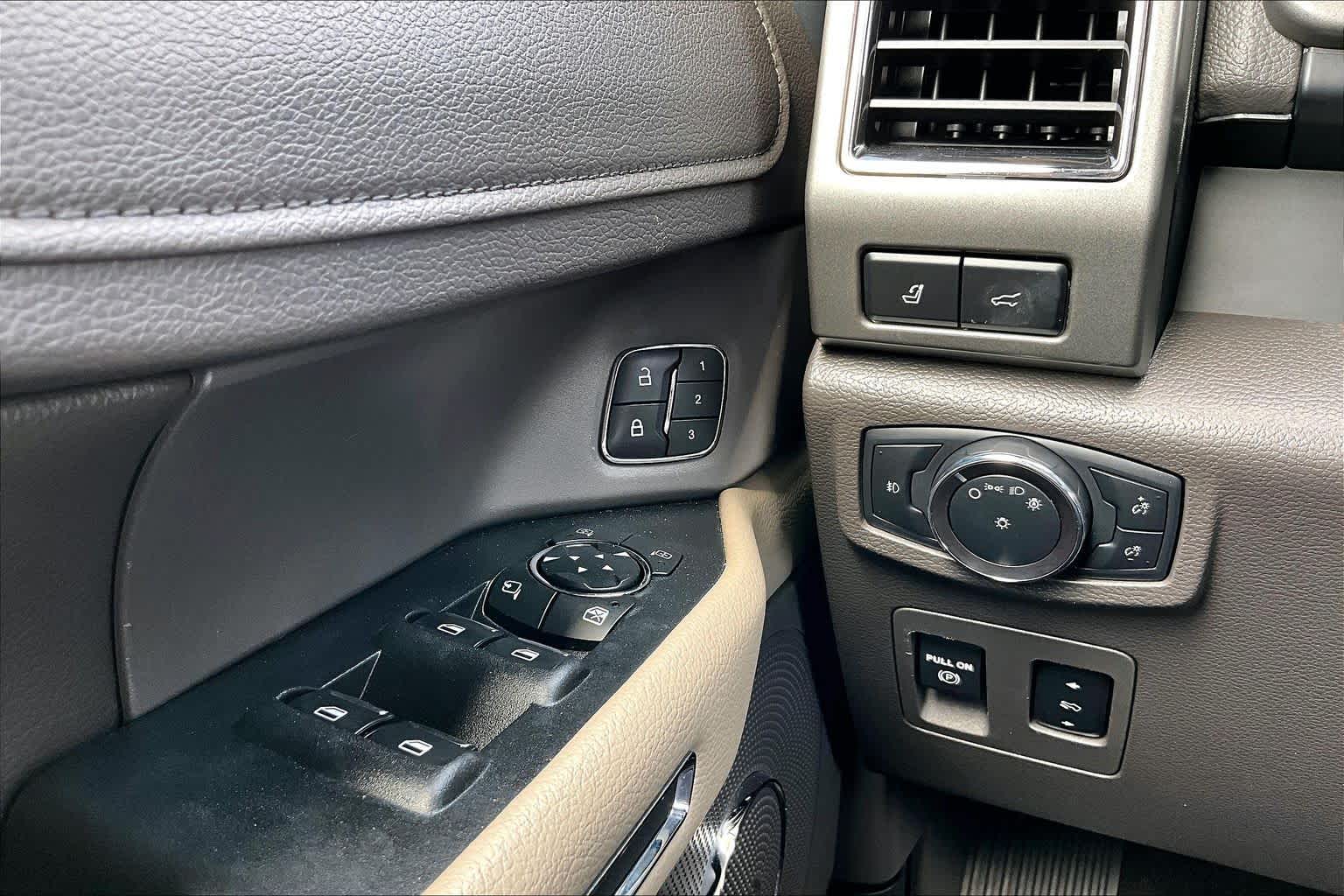 2019 Ford Expedition photo 36 of 37