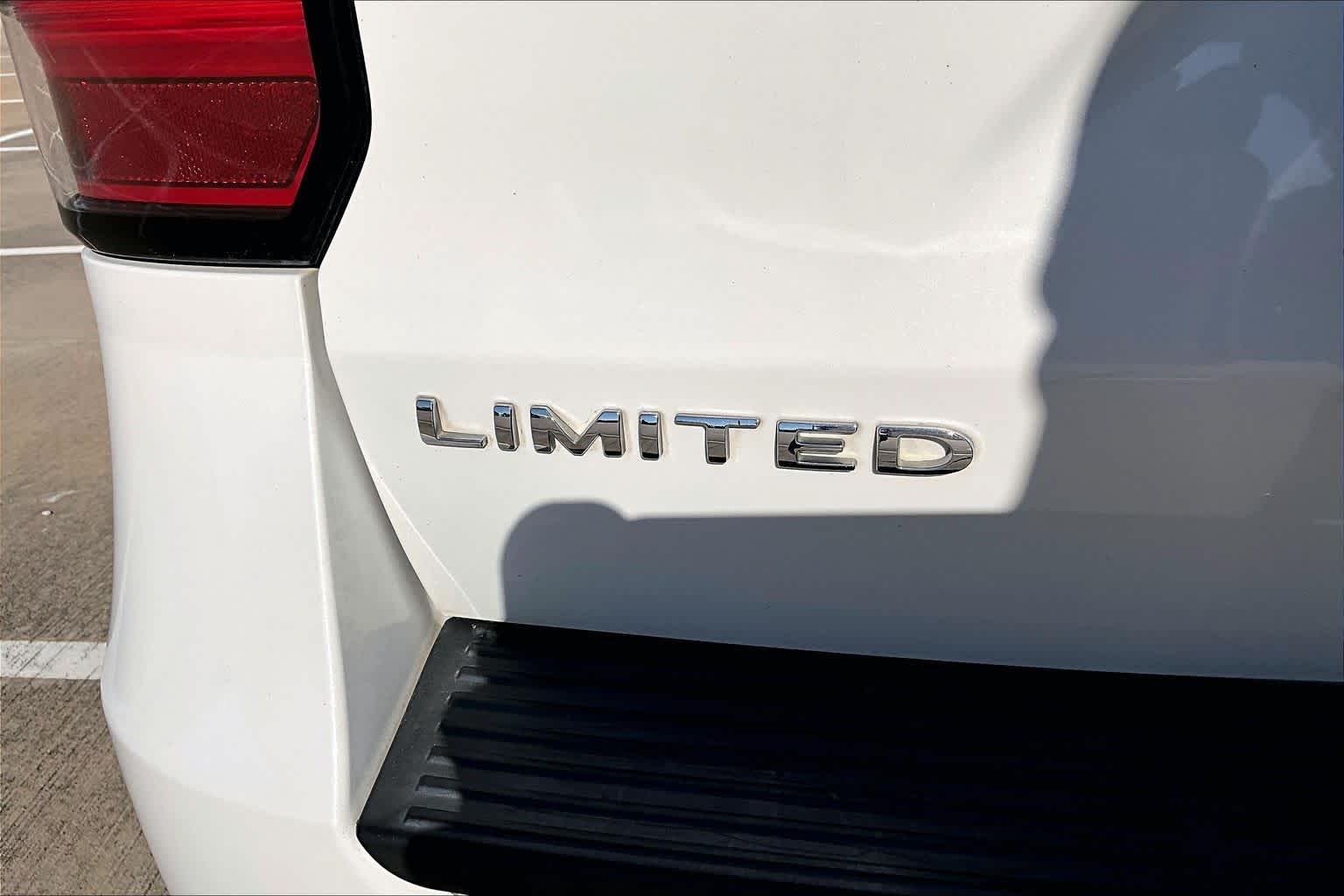 2021 Ford Expedition photo 10 of 37