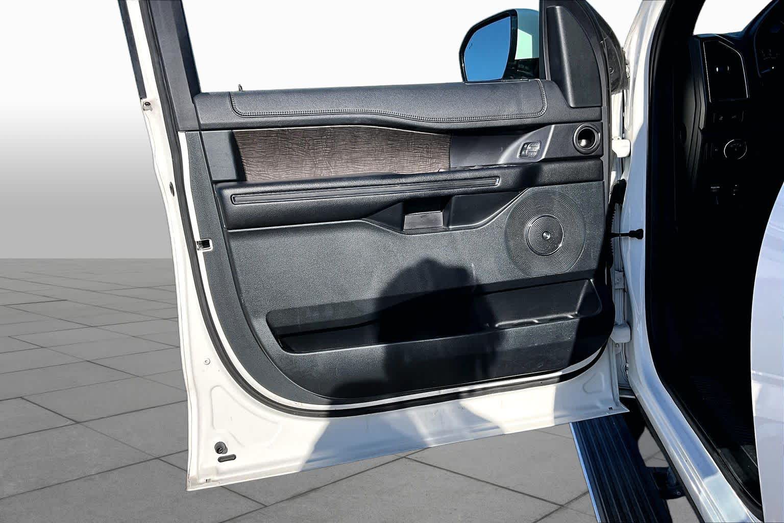 2021 Ford Expedition photo 22 of 37