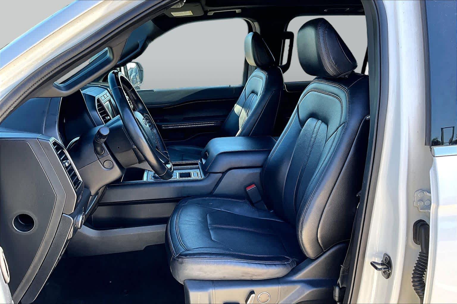 2021 Ford Expedition photo 8 of 37