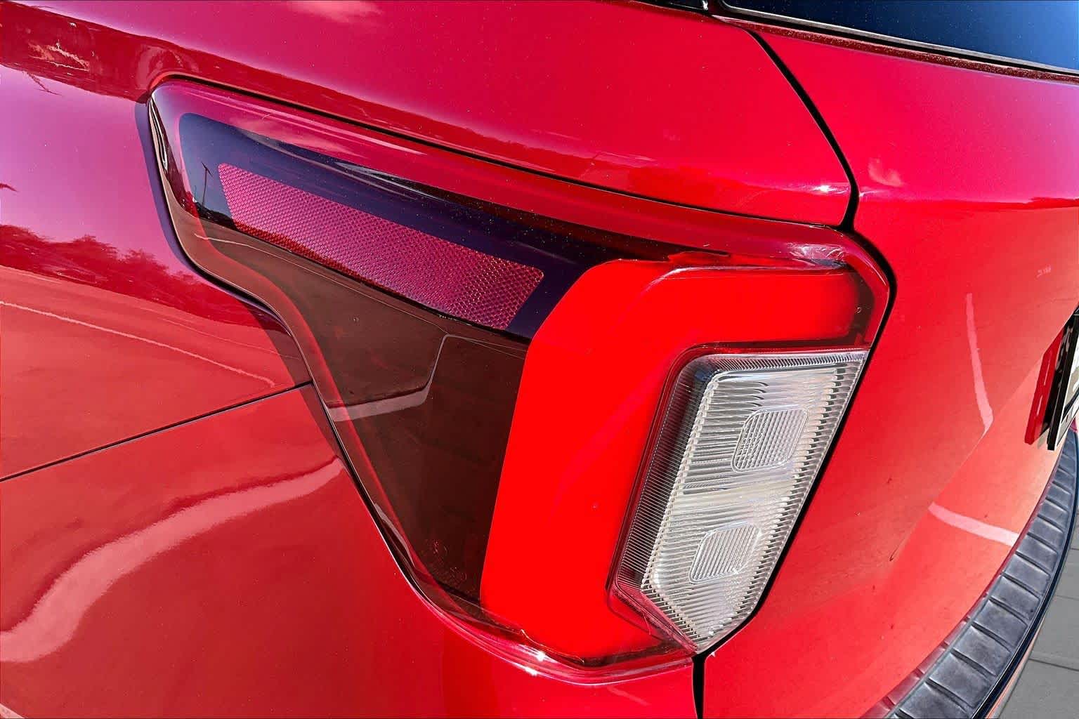 2023 Ford Explorer photo 29 of 37