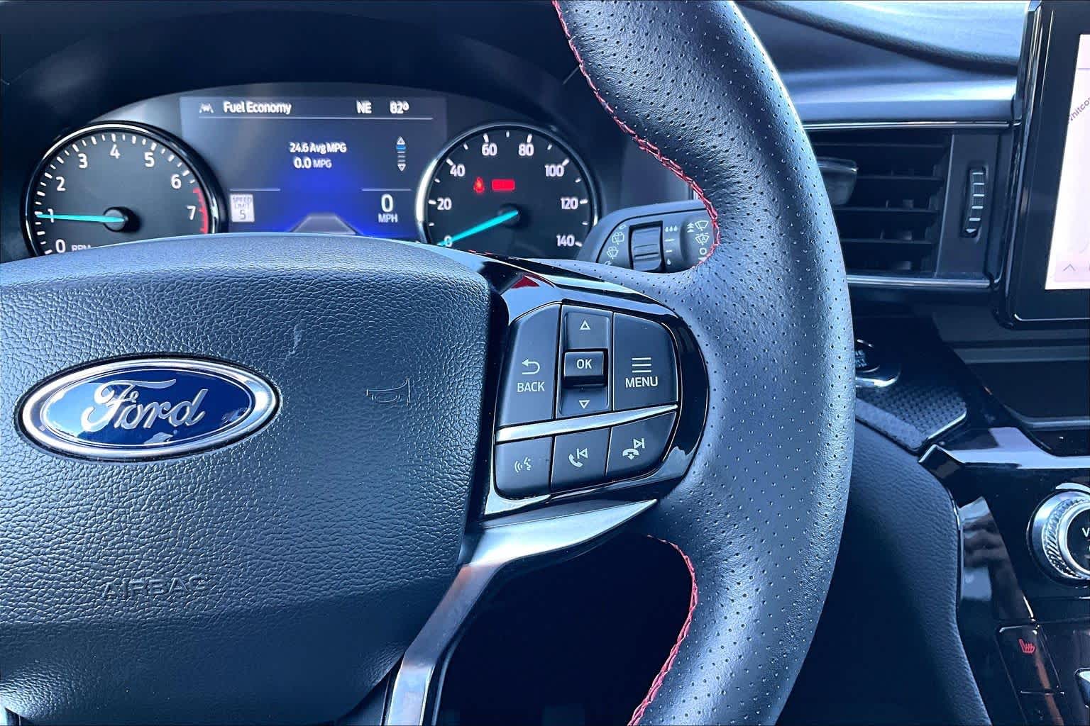 2023 Ford Explorer photo 25 of 37