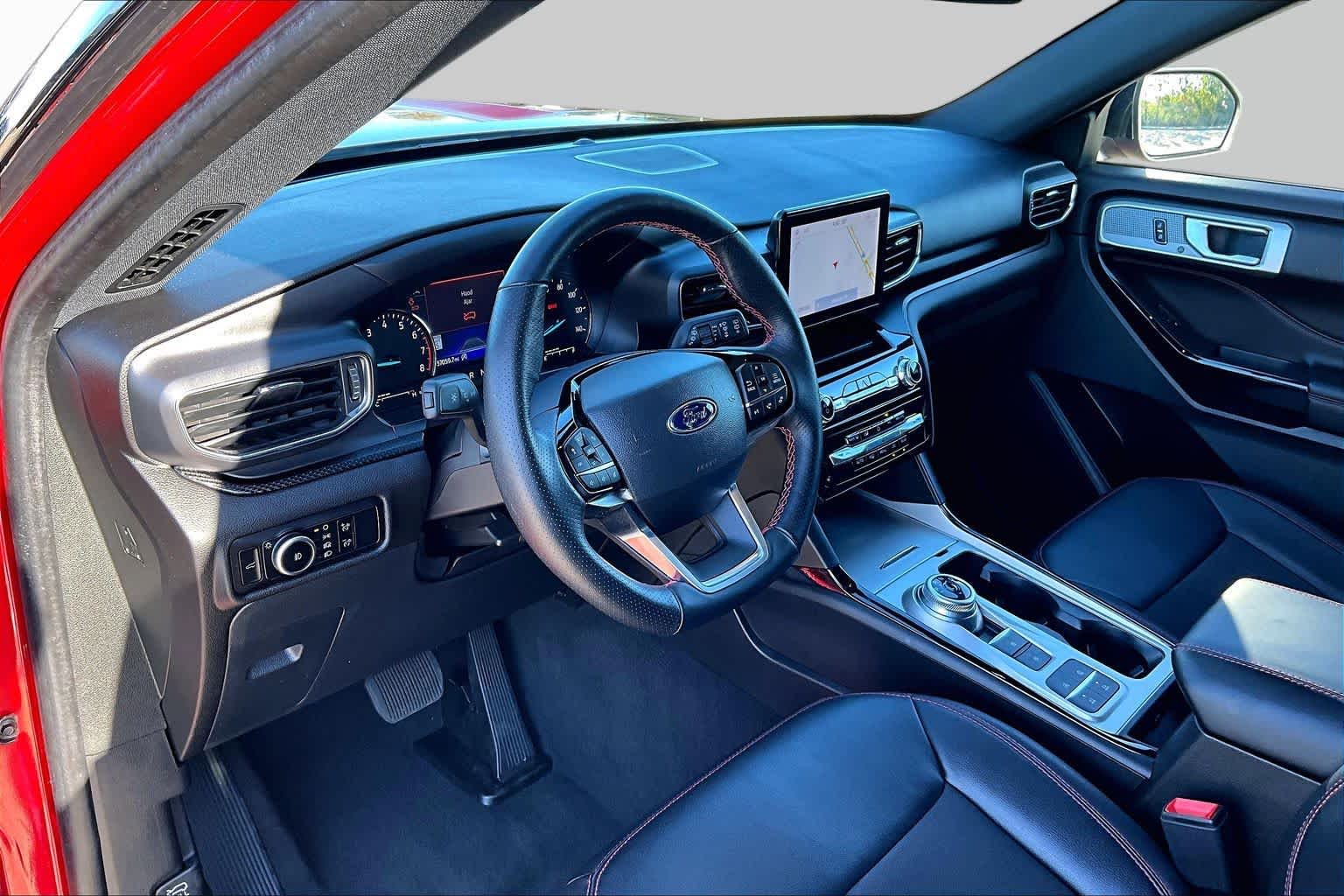 2023 Ford Explorer photo 18 of 37