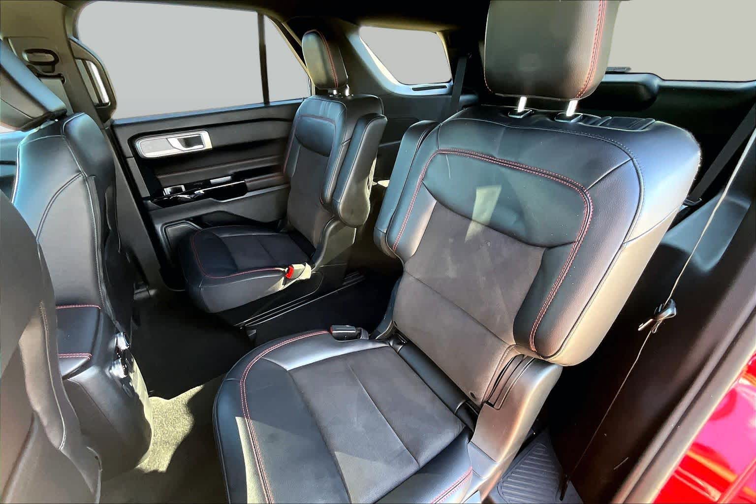 2023 Ford Explorer photo 21 of 37