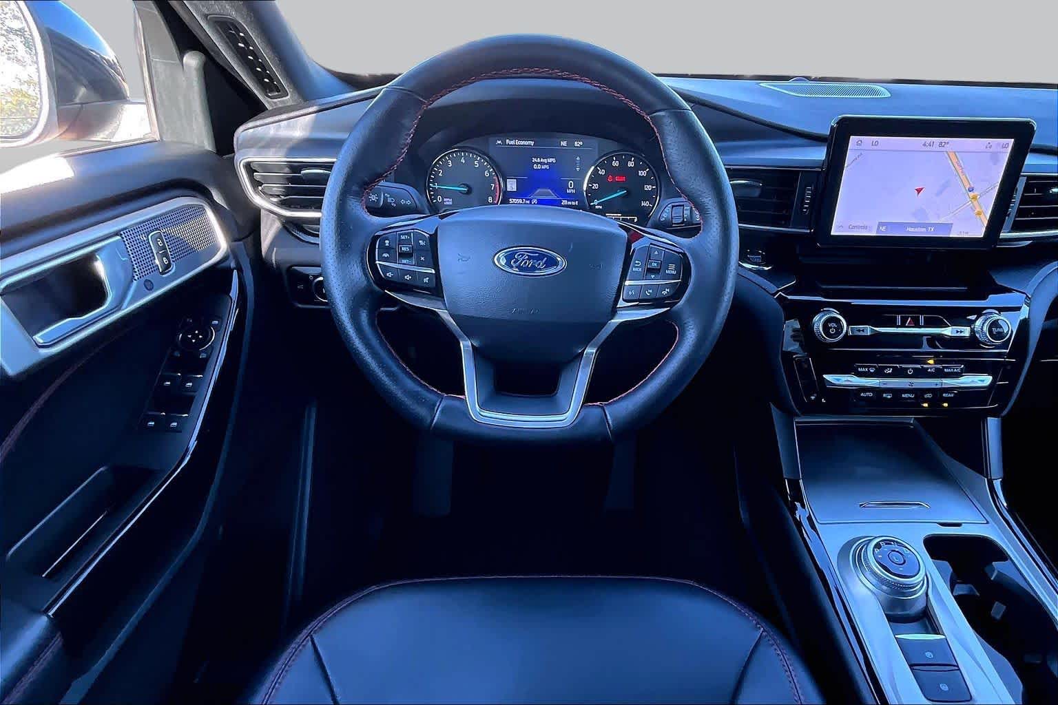 2023 Ford Explorer photo 6 of 37