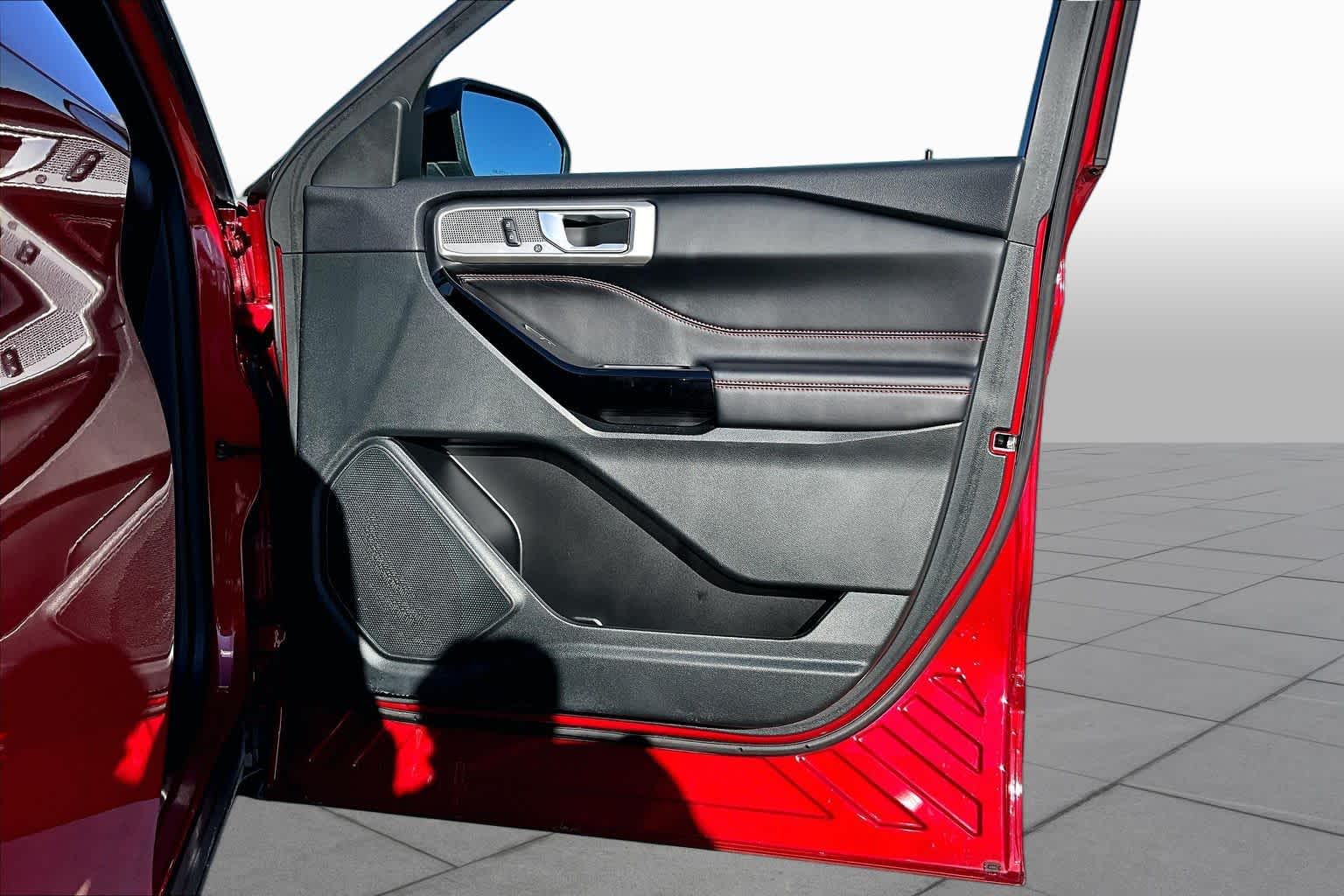 2023 Ford Explorer photo 23 of 37