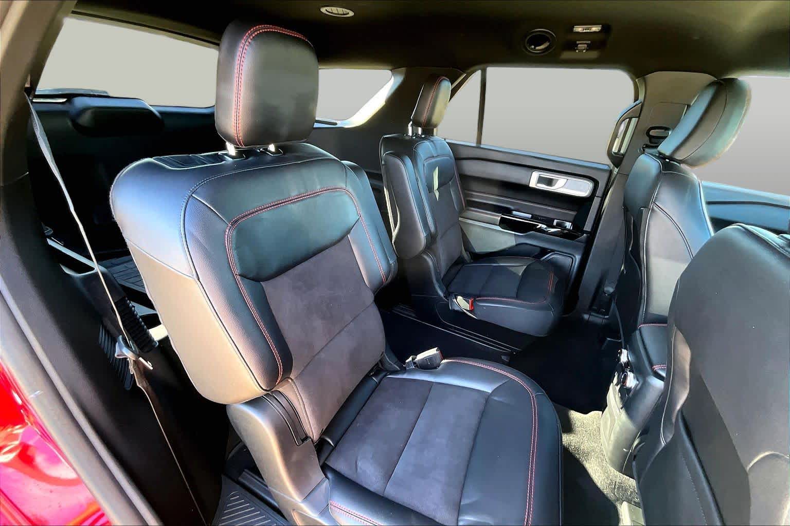 2023 Ford Explorer photo 20 of 37