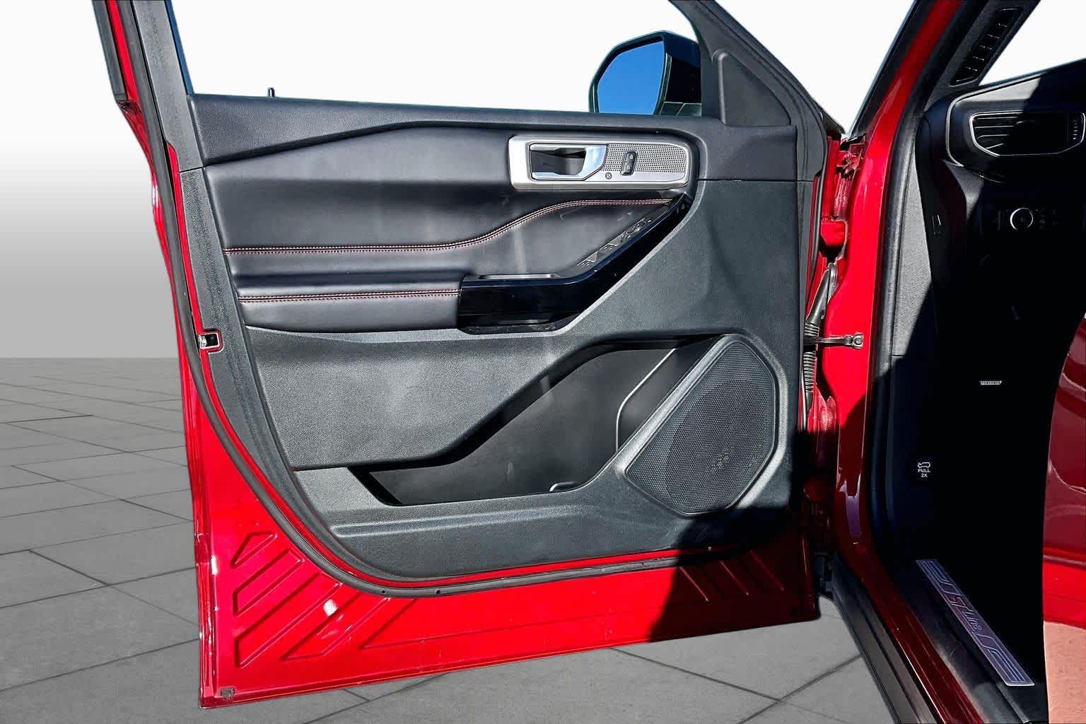 2023 Ford Explorer photo 22 of 37