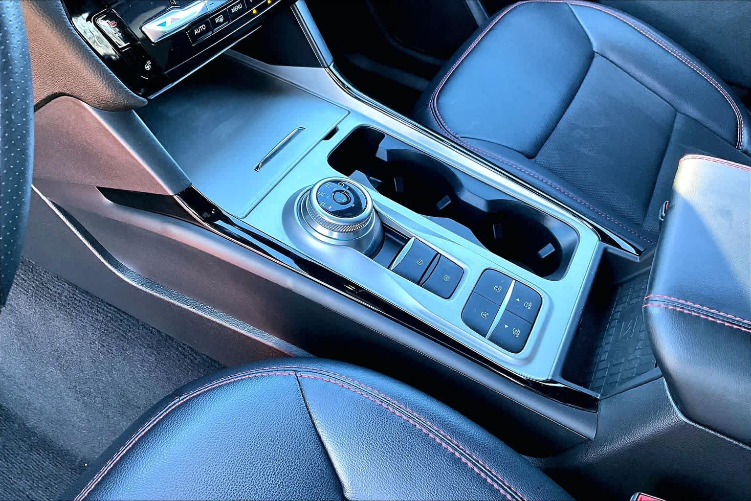 2023 Ford Explorer photo 17 of 37