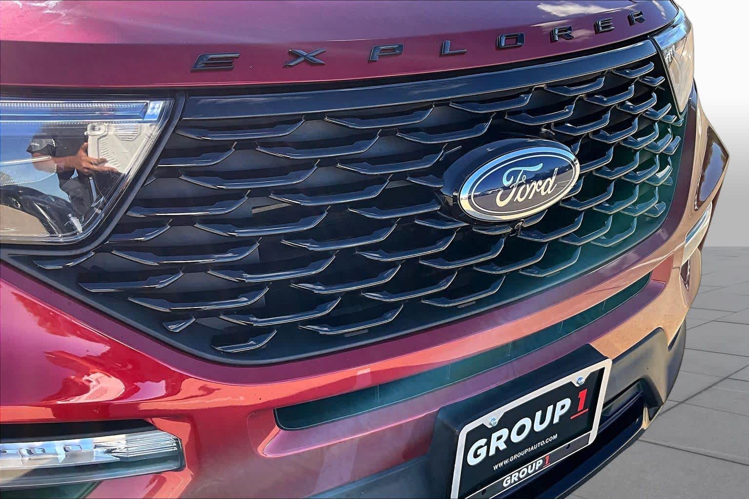 2023 Ford Explorer photo 30 of 37