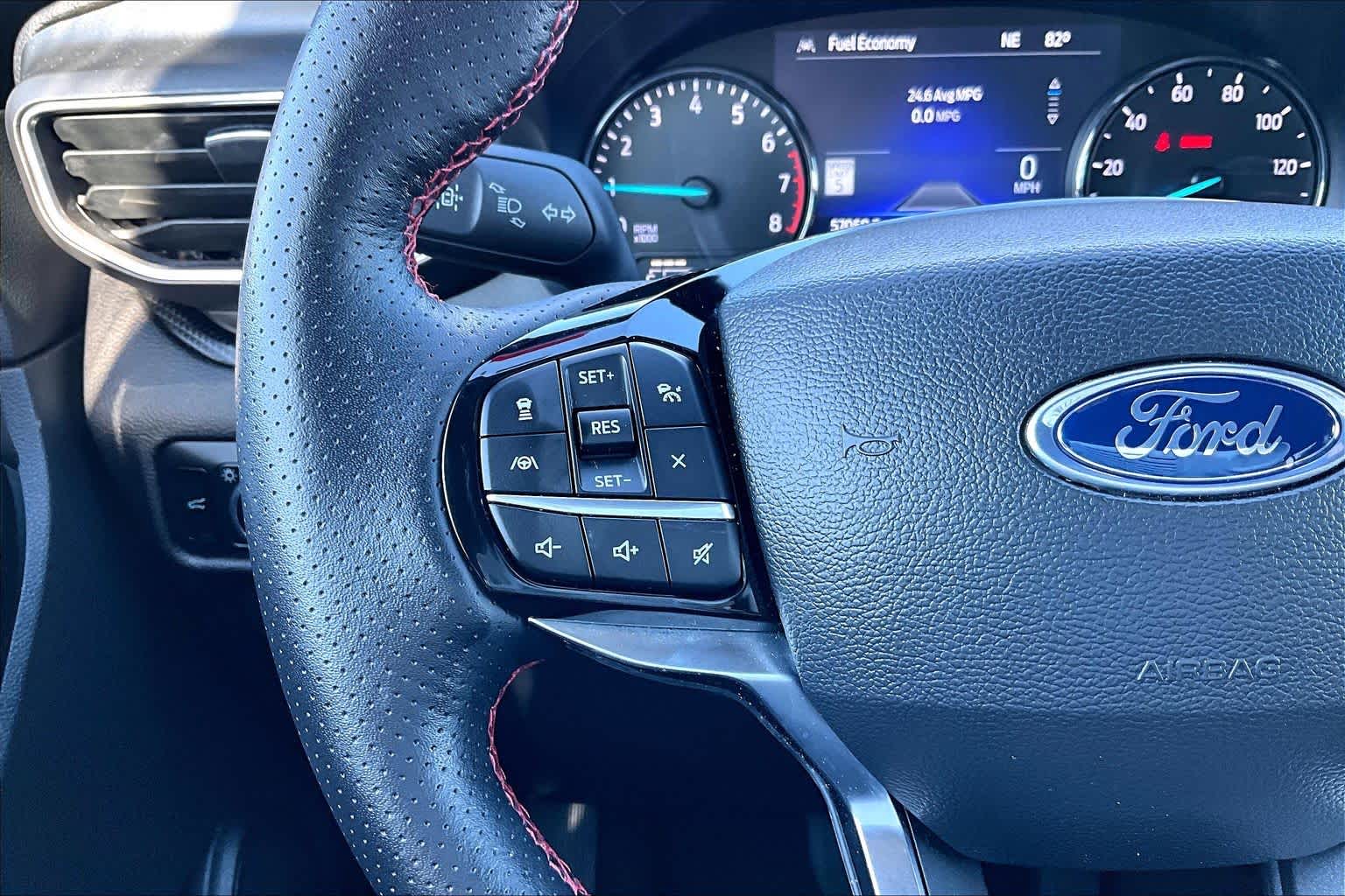 2023 Ford Explorer photo 24 of 37