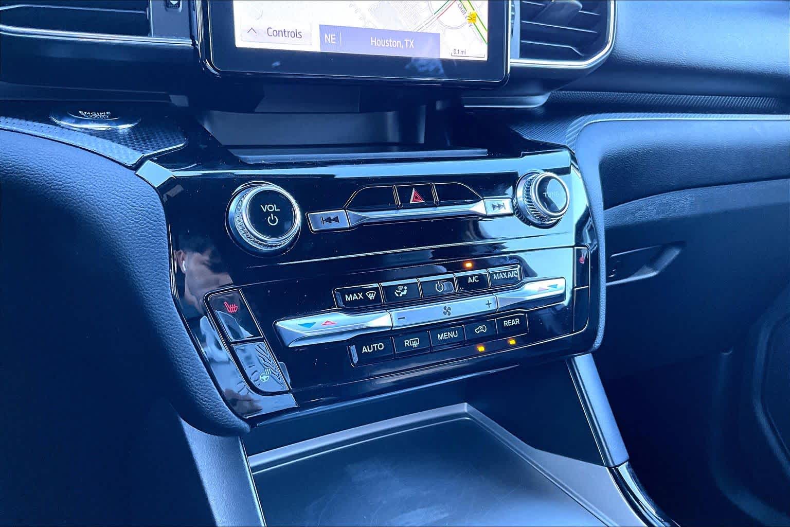 2023 Ford Explorer photo 35 of 37