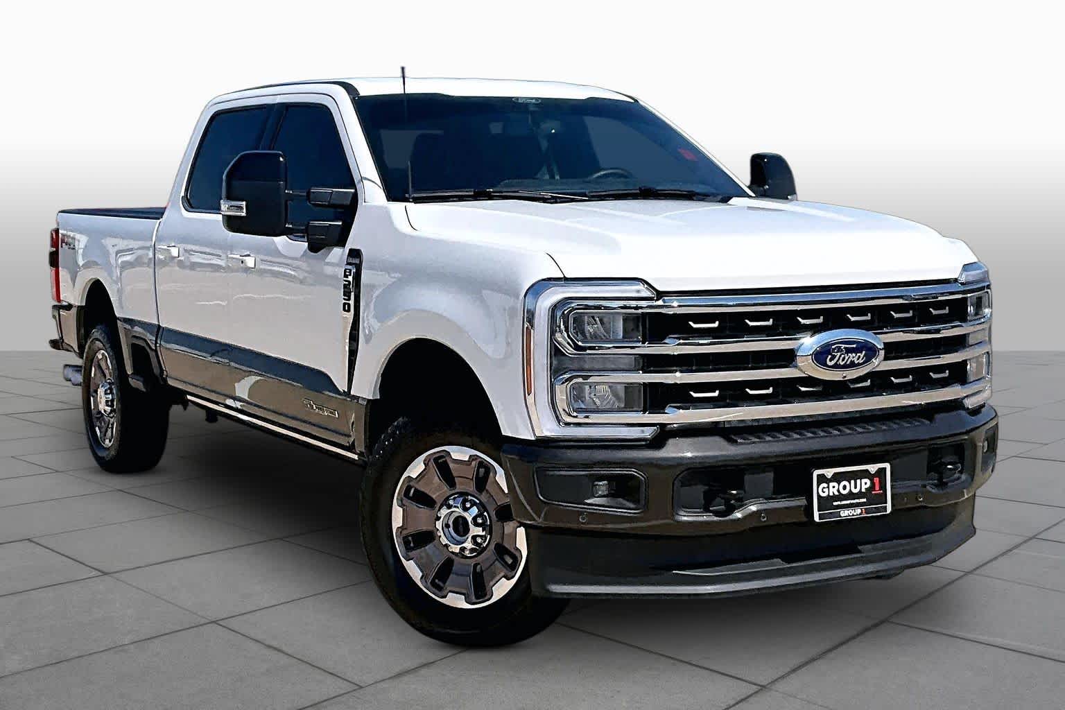 2025 Ford Super Duty F-250 Pickup photo 3 of 37